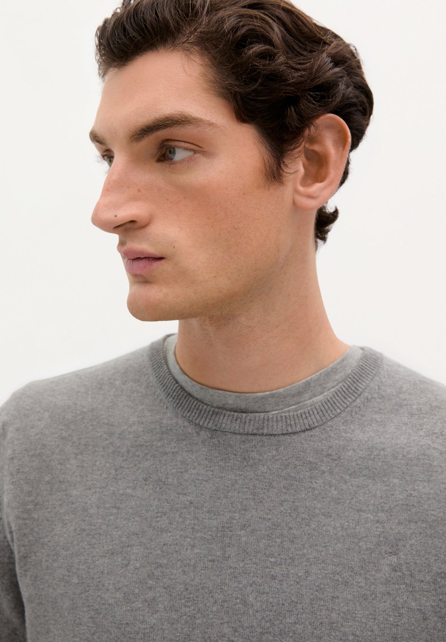 PULLOVER MIT RUNDAUSSCHNITT UND TOTENKOPF