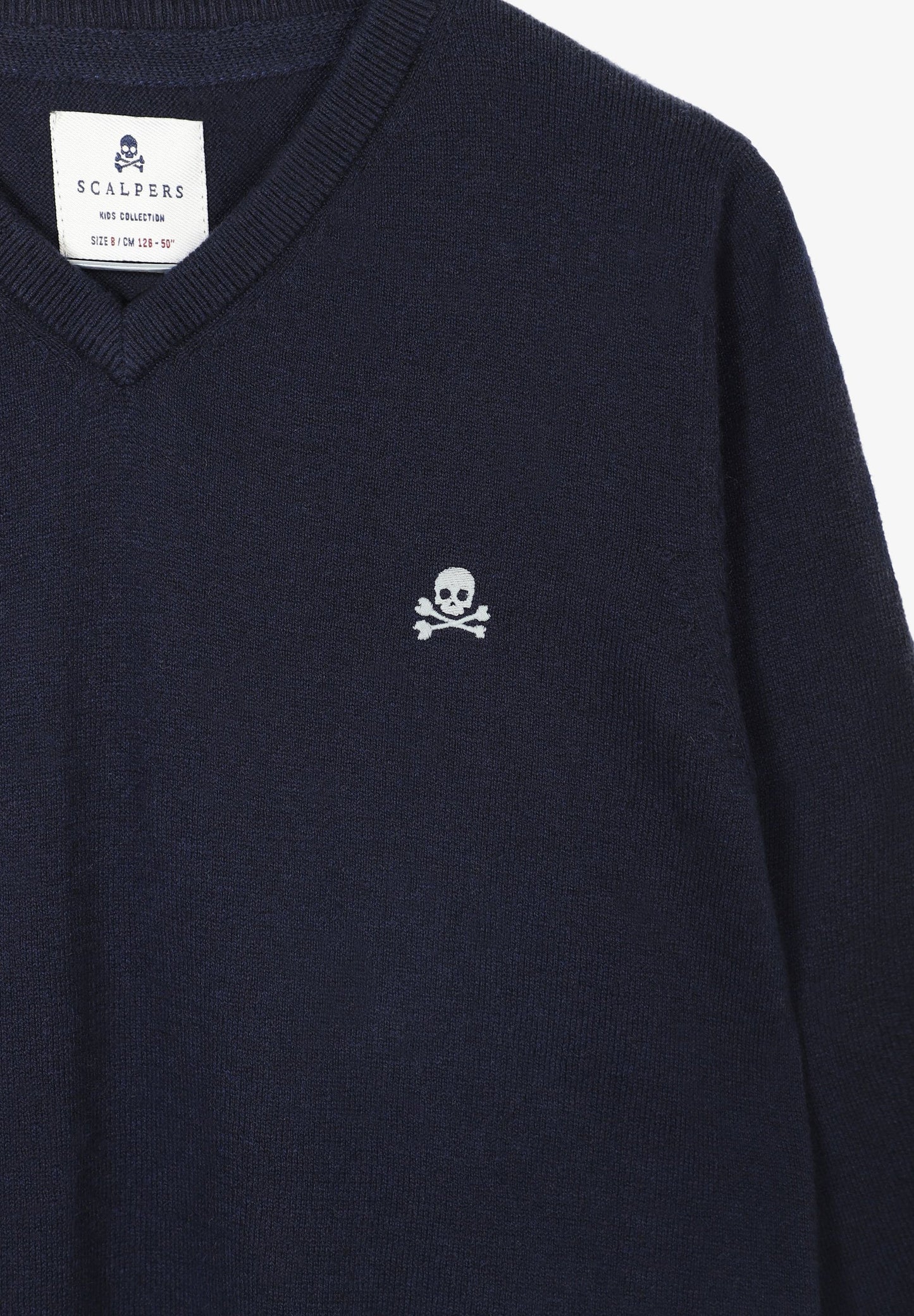 PULLOVER MIT V-AUSSCHNITT UND TOTENKOPF