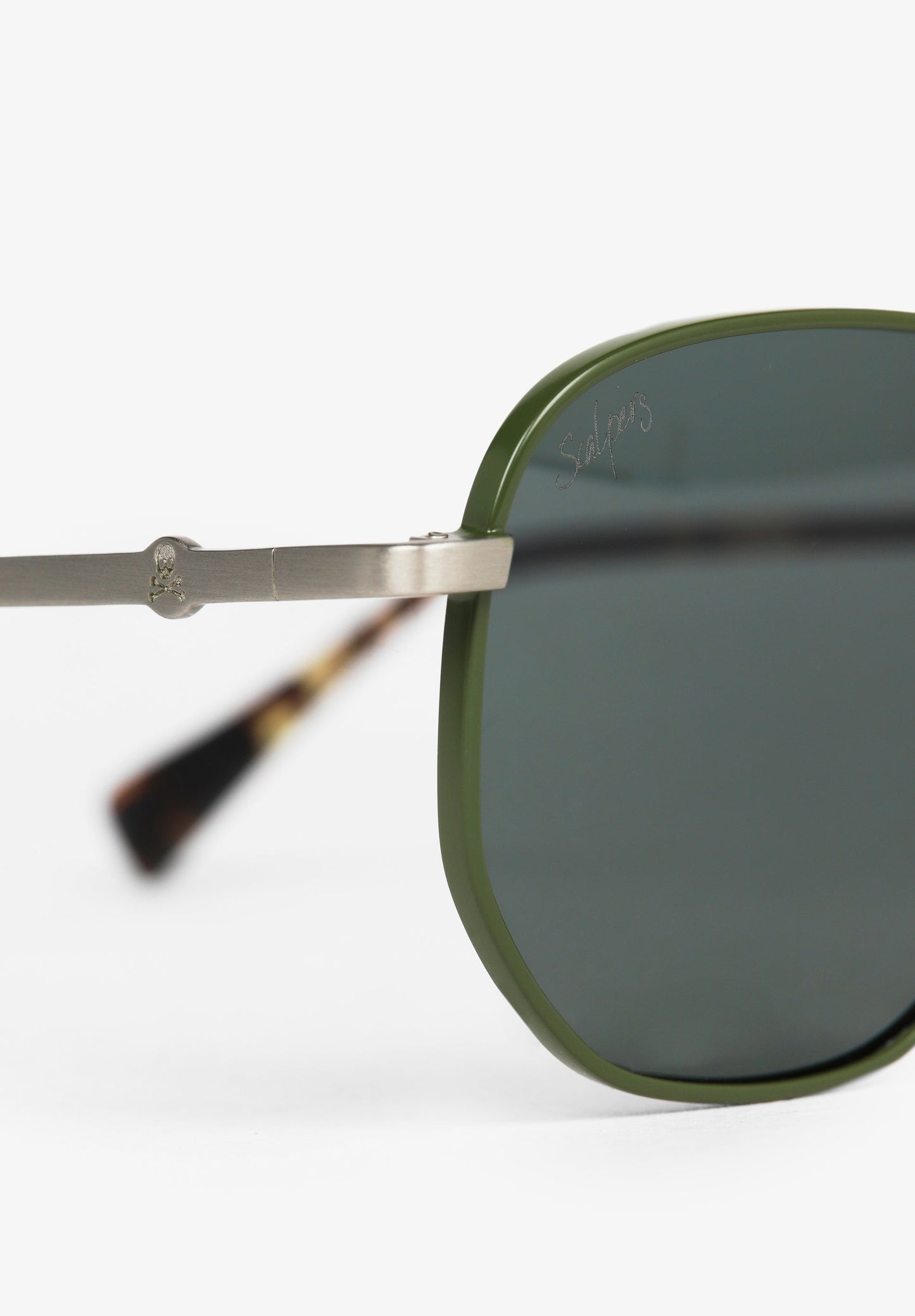 SONNENBRILLE MIT METALLGESTELL