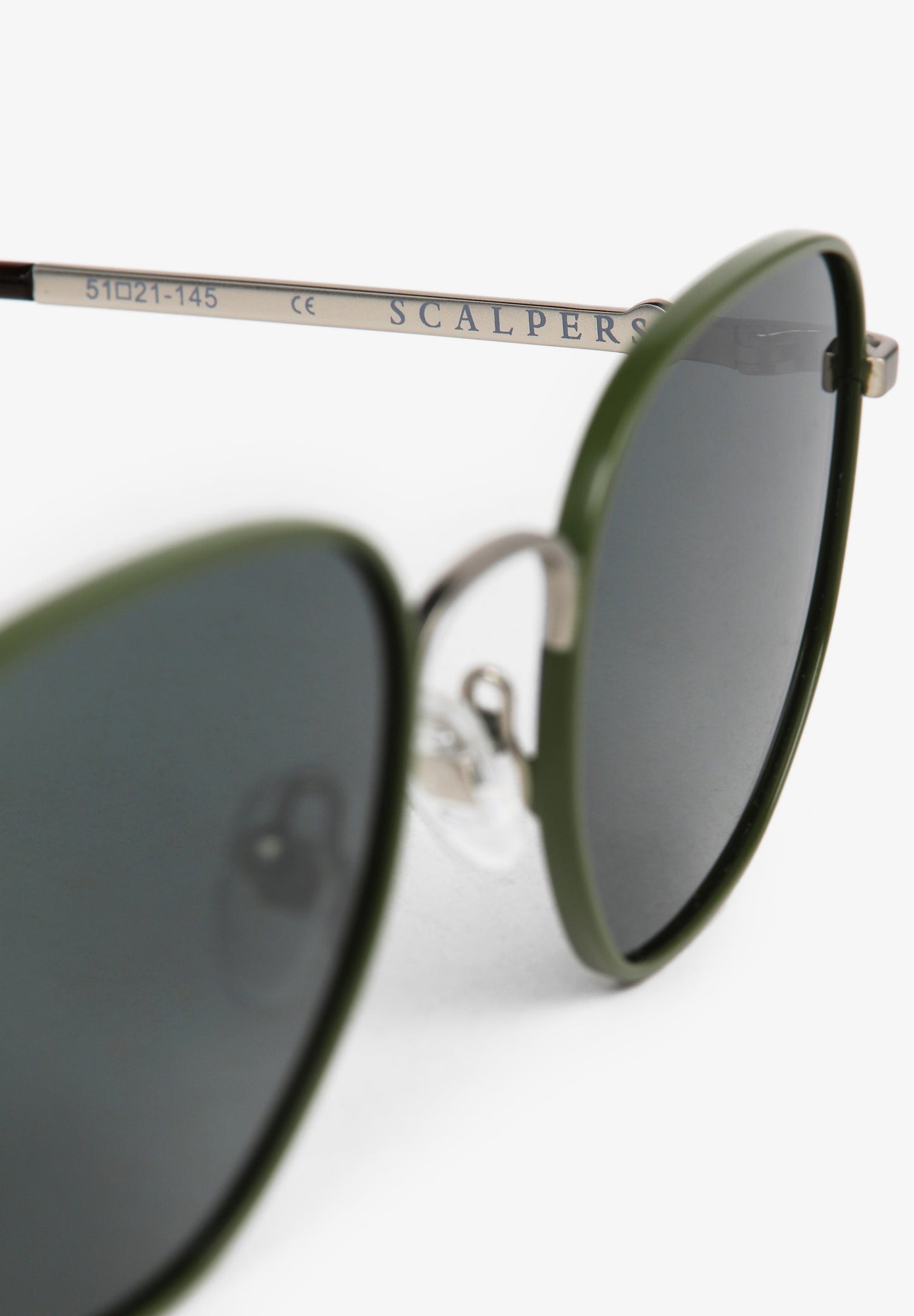 SONNENBRILLE MIT METALLGESTELL