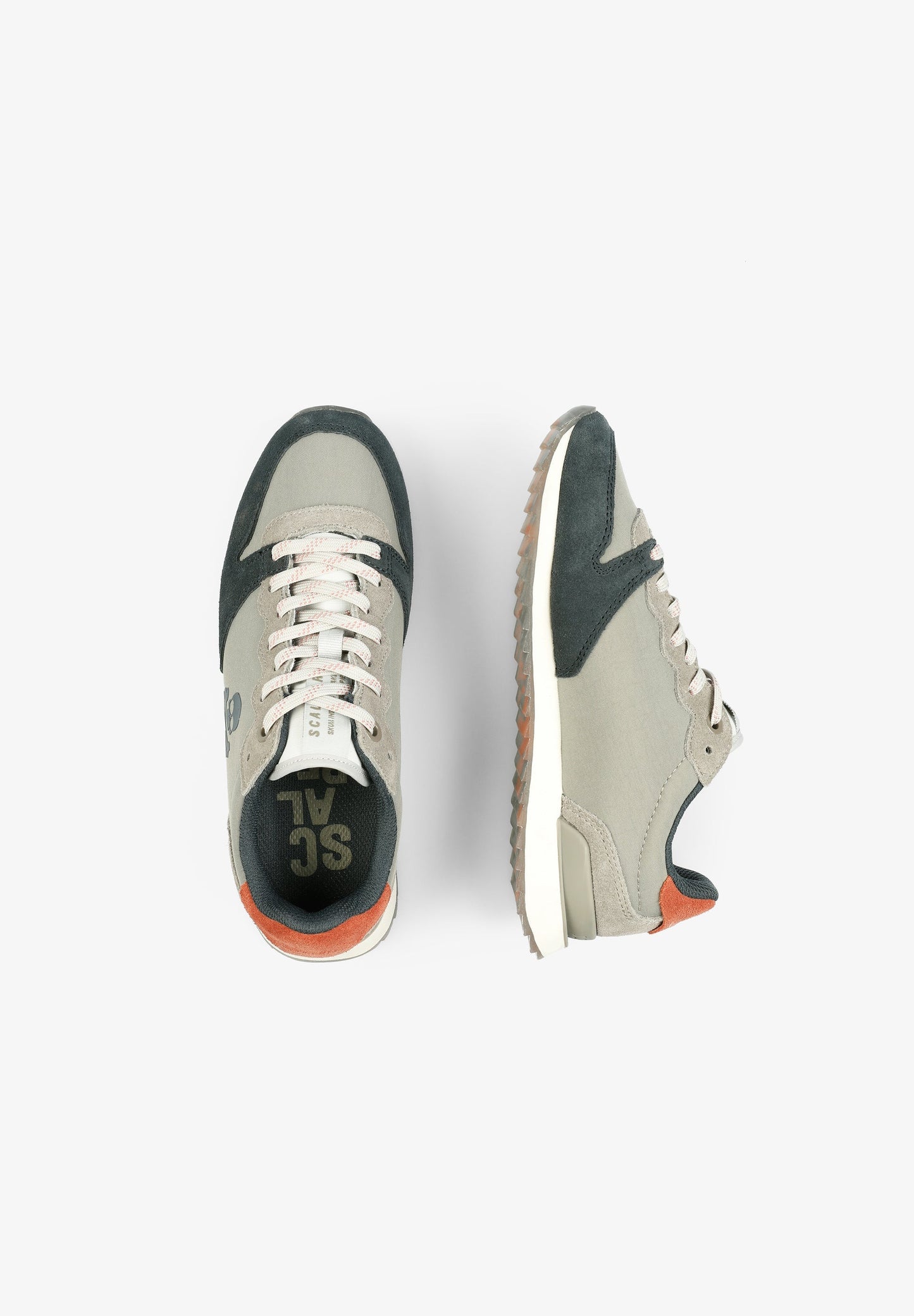 DREIFARBIGE SNEAKER MIT TOTENKOPF