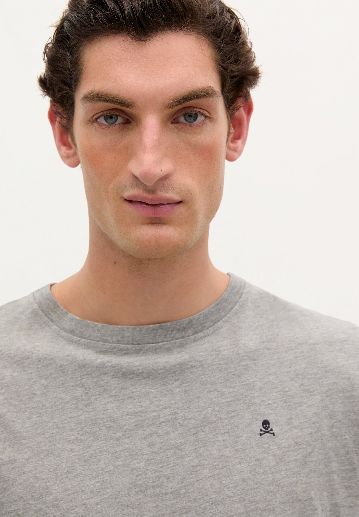 BASIC-SHIRT IM RELAXED-FIT MIT TOTENKOPF