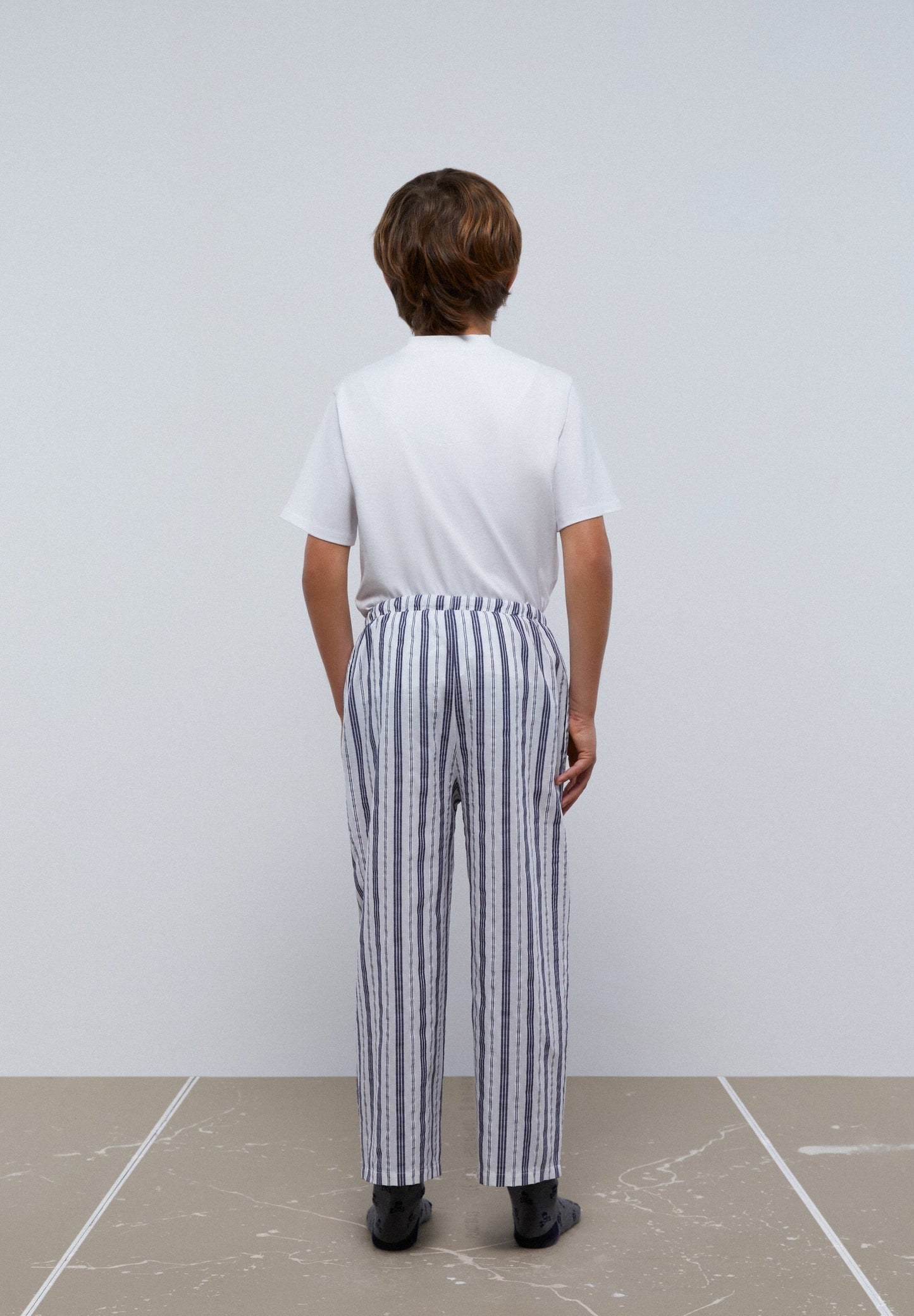 PYJAMA MIT STREIFENDETAIL AN DER HOSE