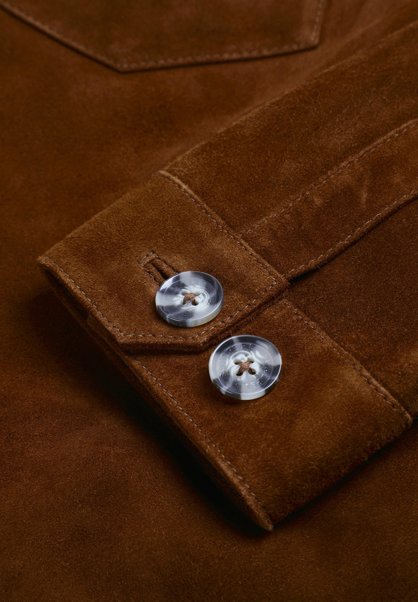 LEDERJACKE MIT KNÖPFEN