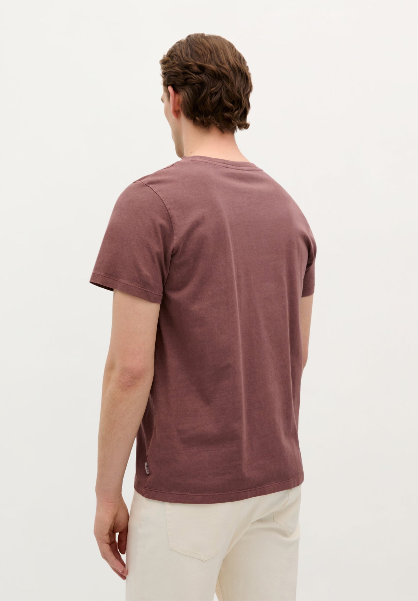 SHIRT MIT FARBLICH PASSENDER TOTENKOPFSTICKEREI