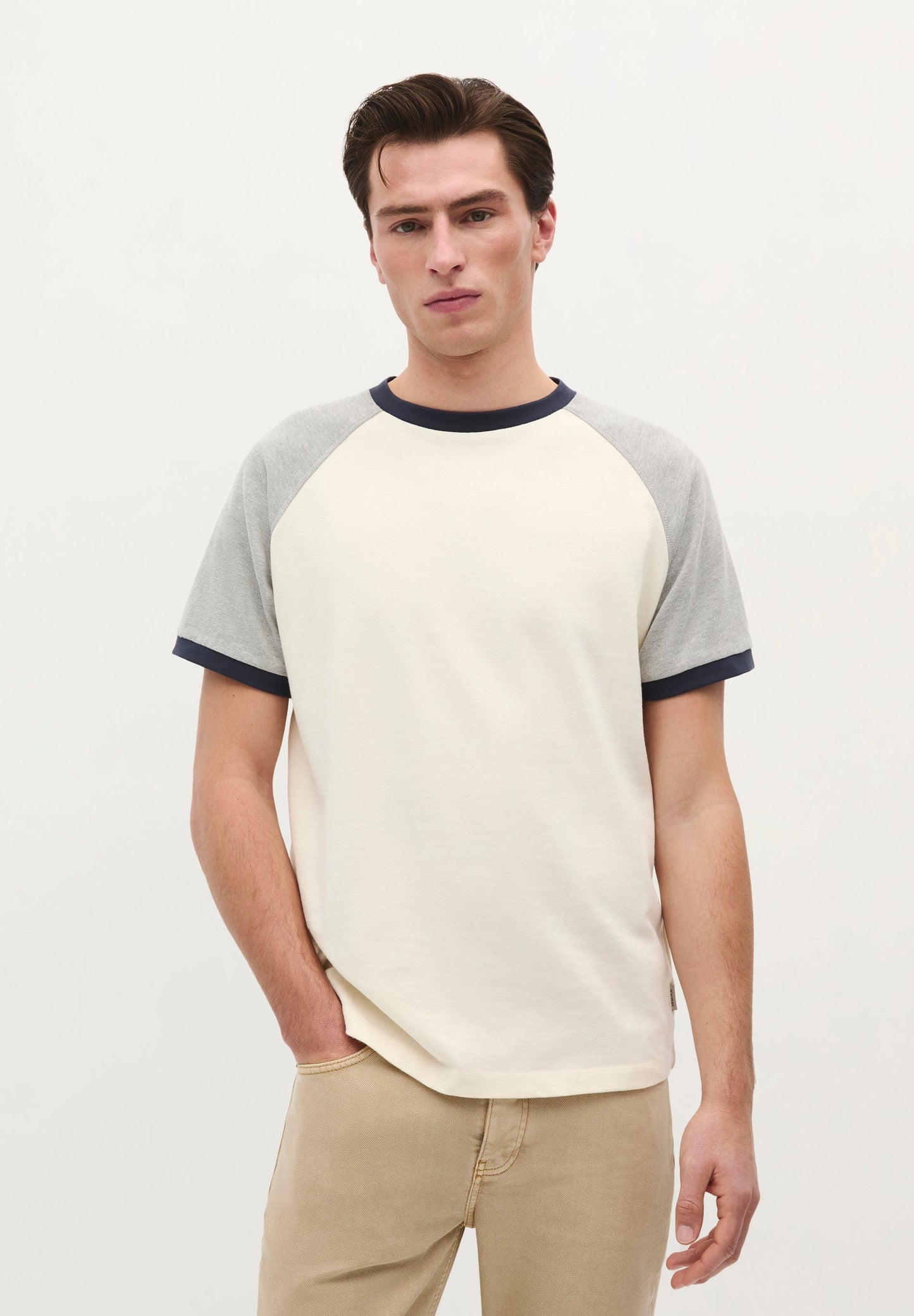 T-SHIRT MIT KONTRAST-RIBBÜNDCHEN