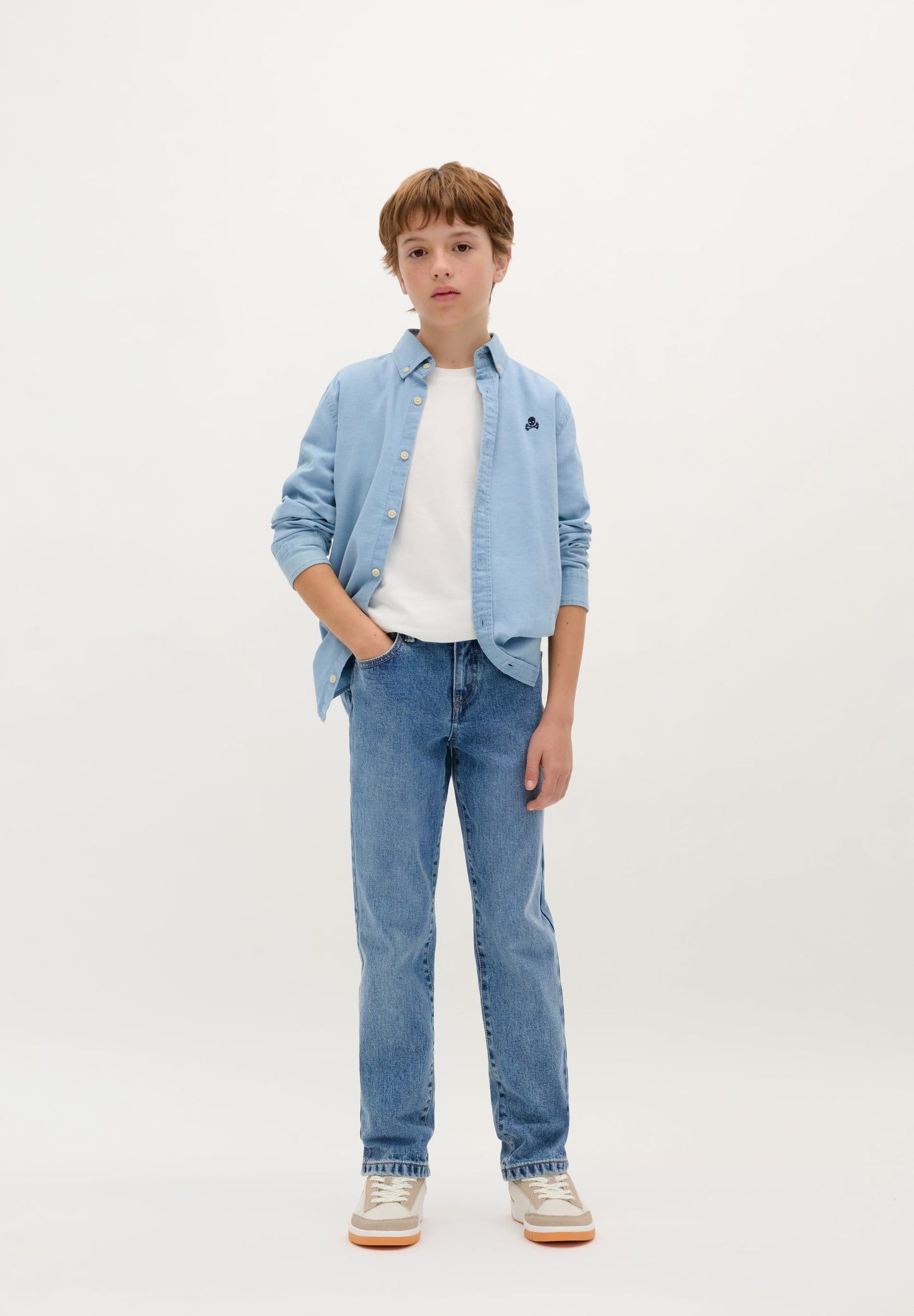 JEANSHEMD MIT BUTTON-DOWN-KRAGEN