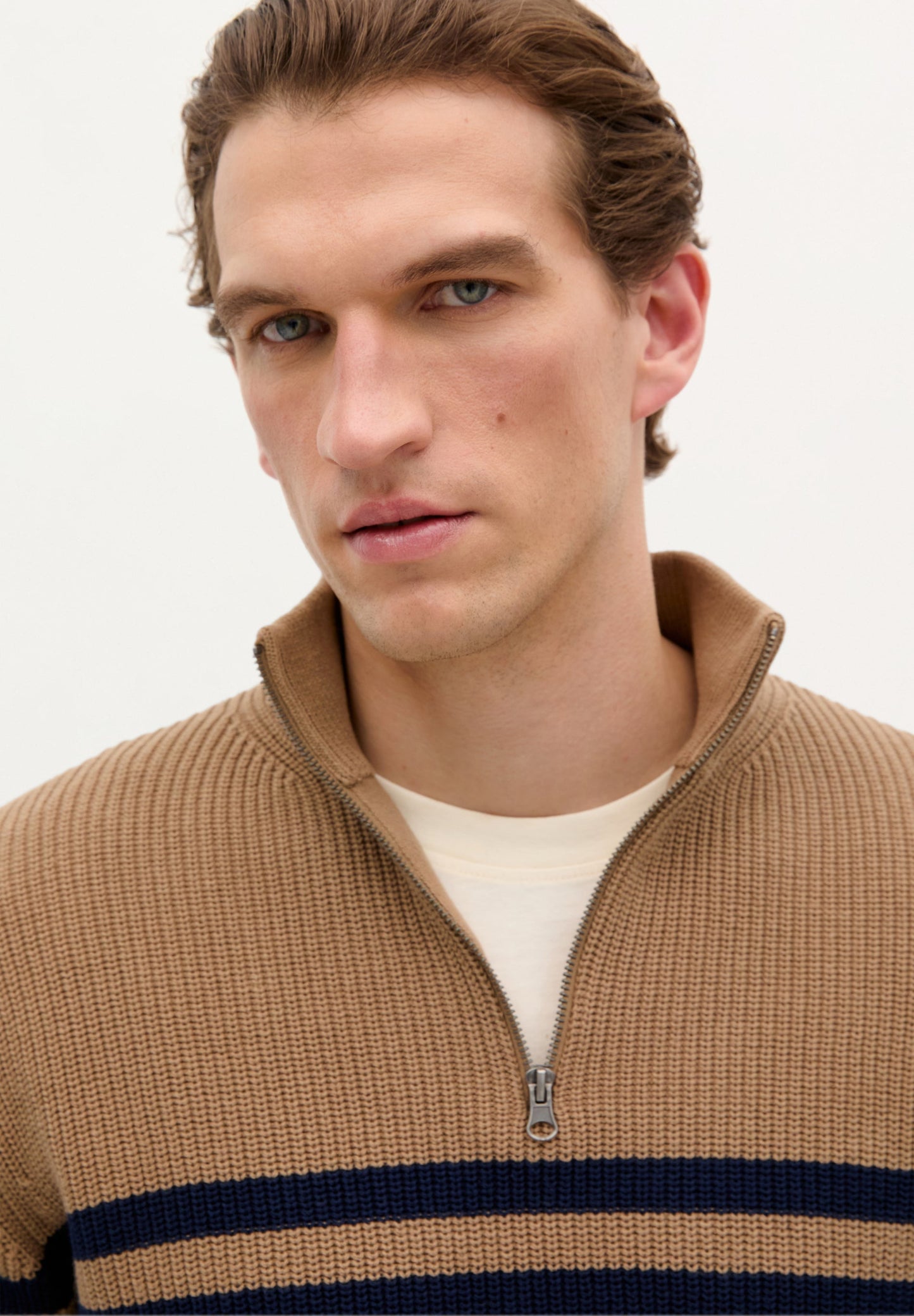 GESTREIFTER RIPPSTRICKPULLOVER MIT REISSVERSCHLUSS