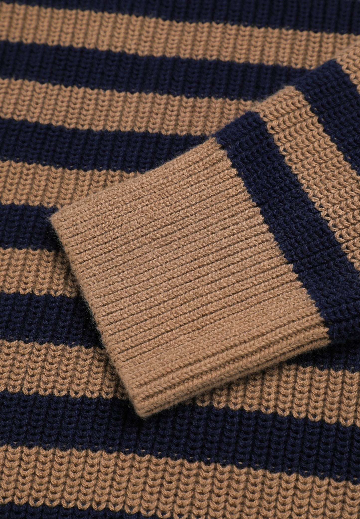 GESTREIFTER RIPPSTRICKPULLOVER MIT REISSVERSCHLUSS
