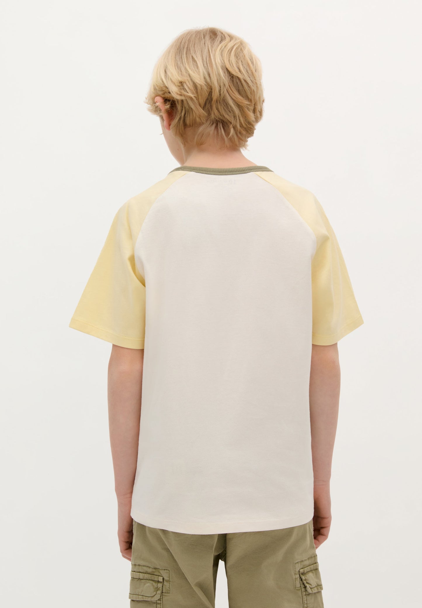 T-SHIRT MIT PRINT UND RAGLANÄRMELN