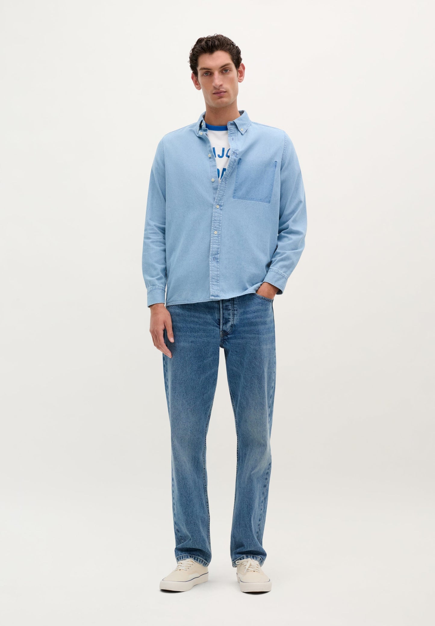 DENIMHEMD MIT AUFGENÄHTER TASCHE