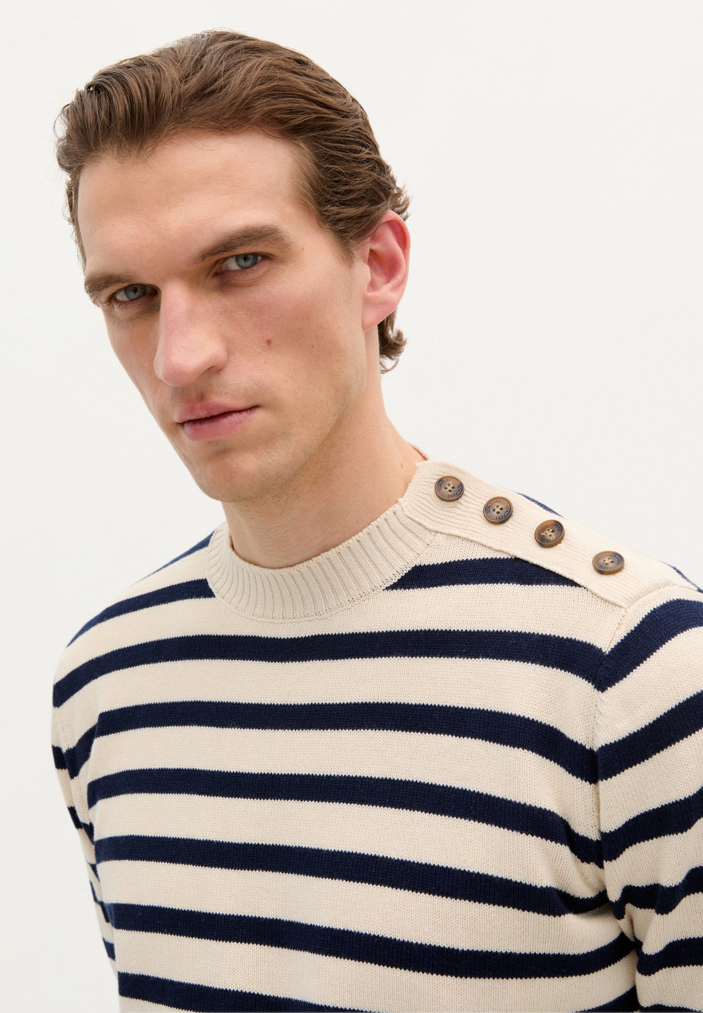 GESTREIFTER STRICKPULLOVER MIT KNÖPFEN