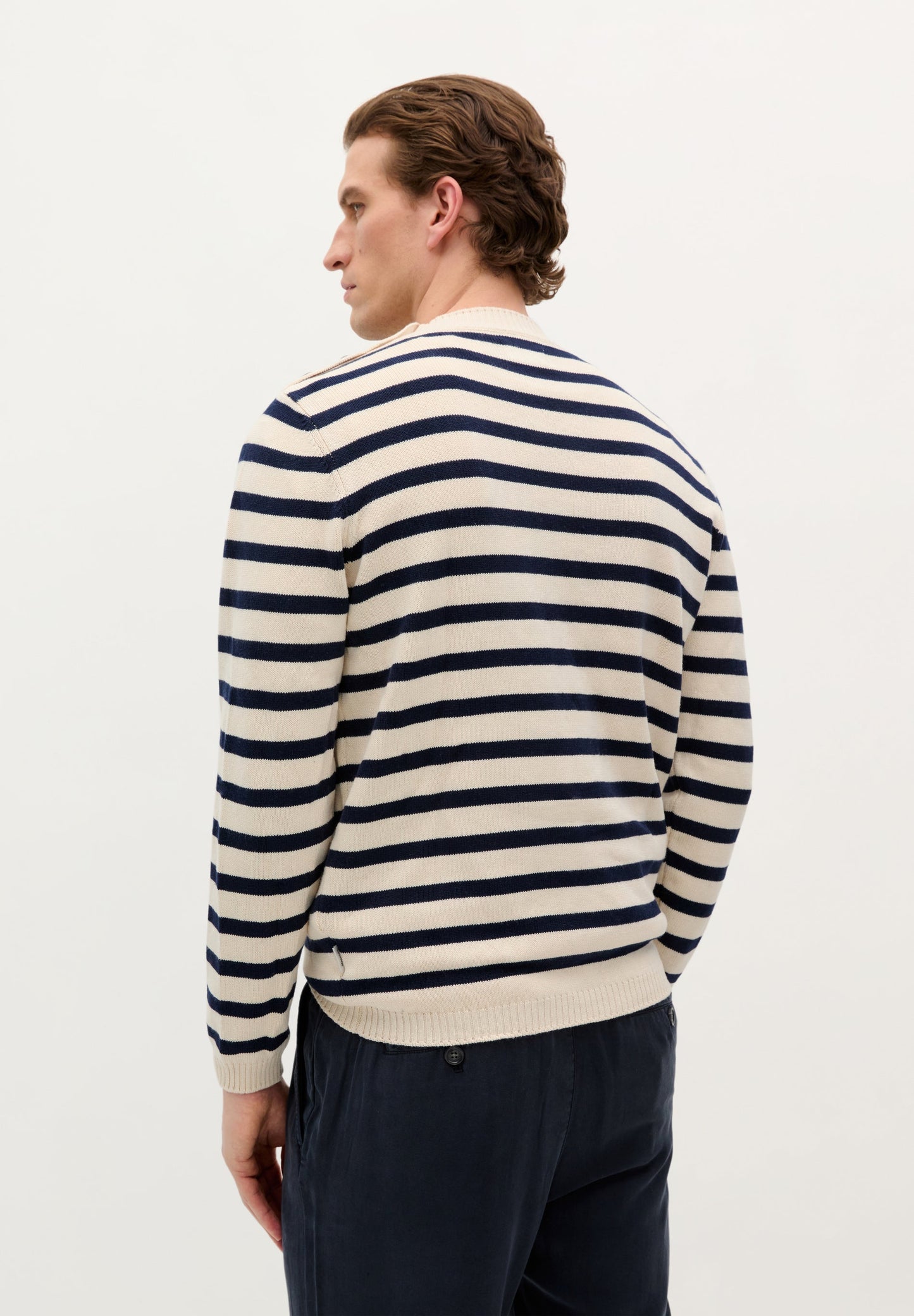 GESTREIFTER STRICKPULLOVER MIT KNÖPFEN
