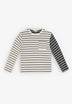 SHIRT MIT FARBLICH ABGESETZTEN STREIFEN UND TASCHE