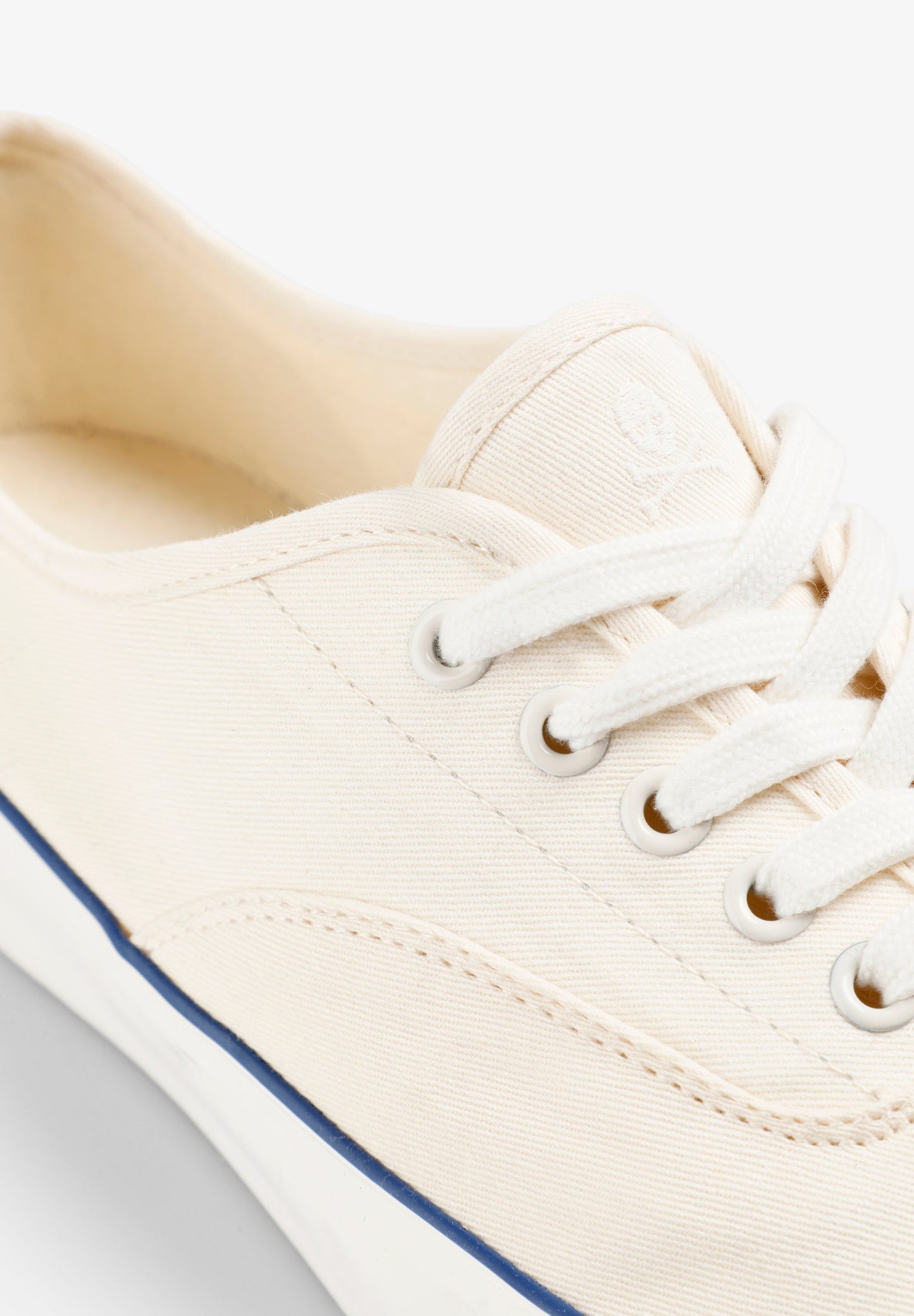 NIEDRIGE SNEAKER MIT VULKANISIERTER SOHLE