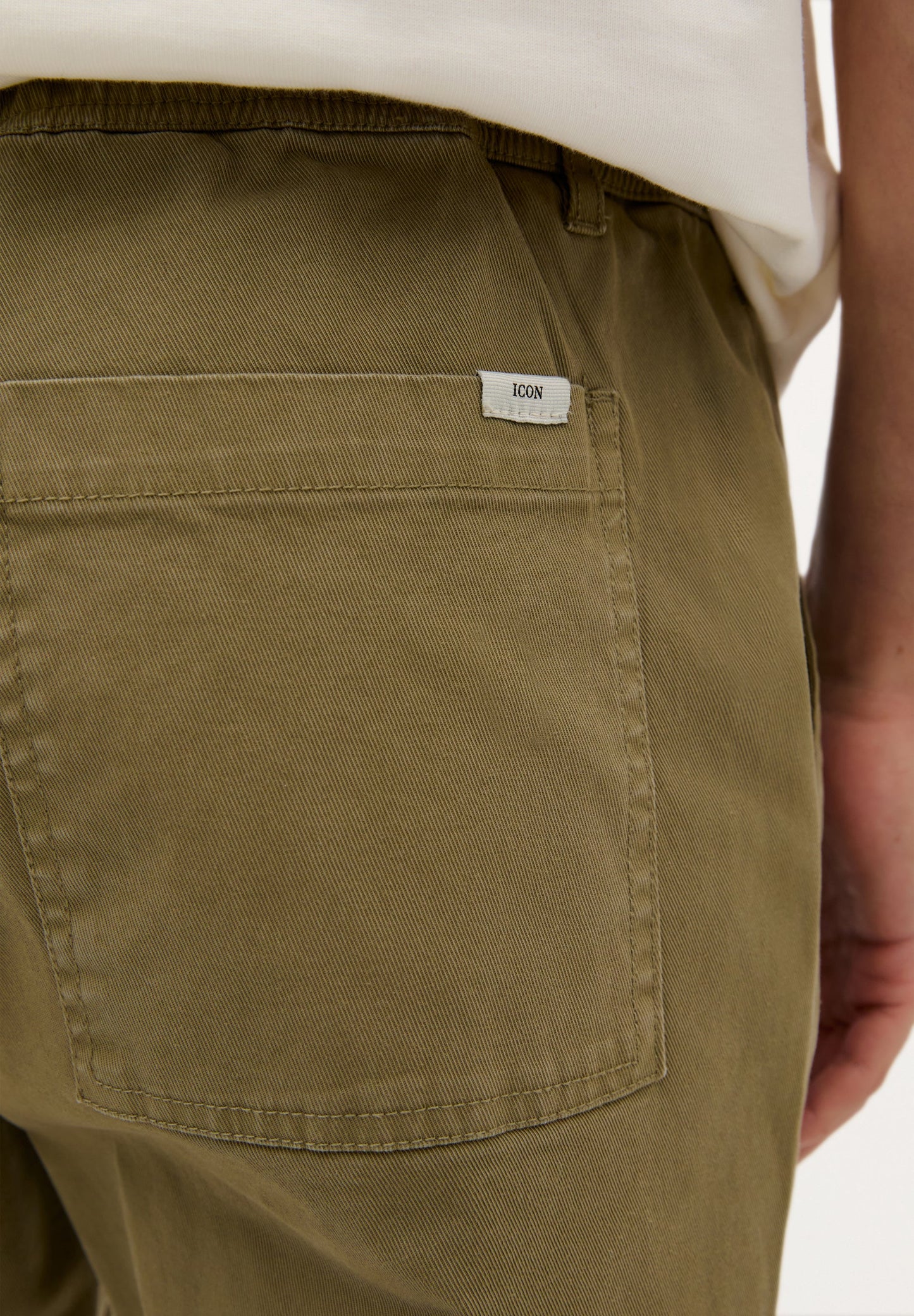GERADE HOSE MIT ICON