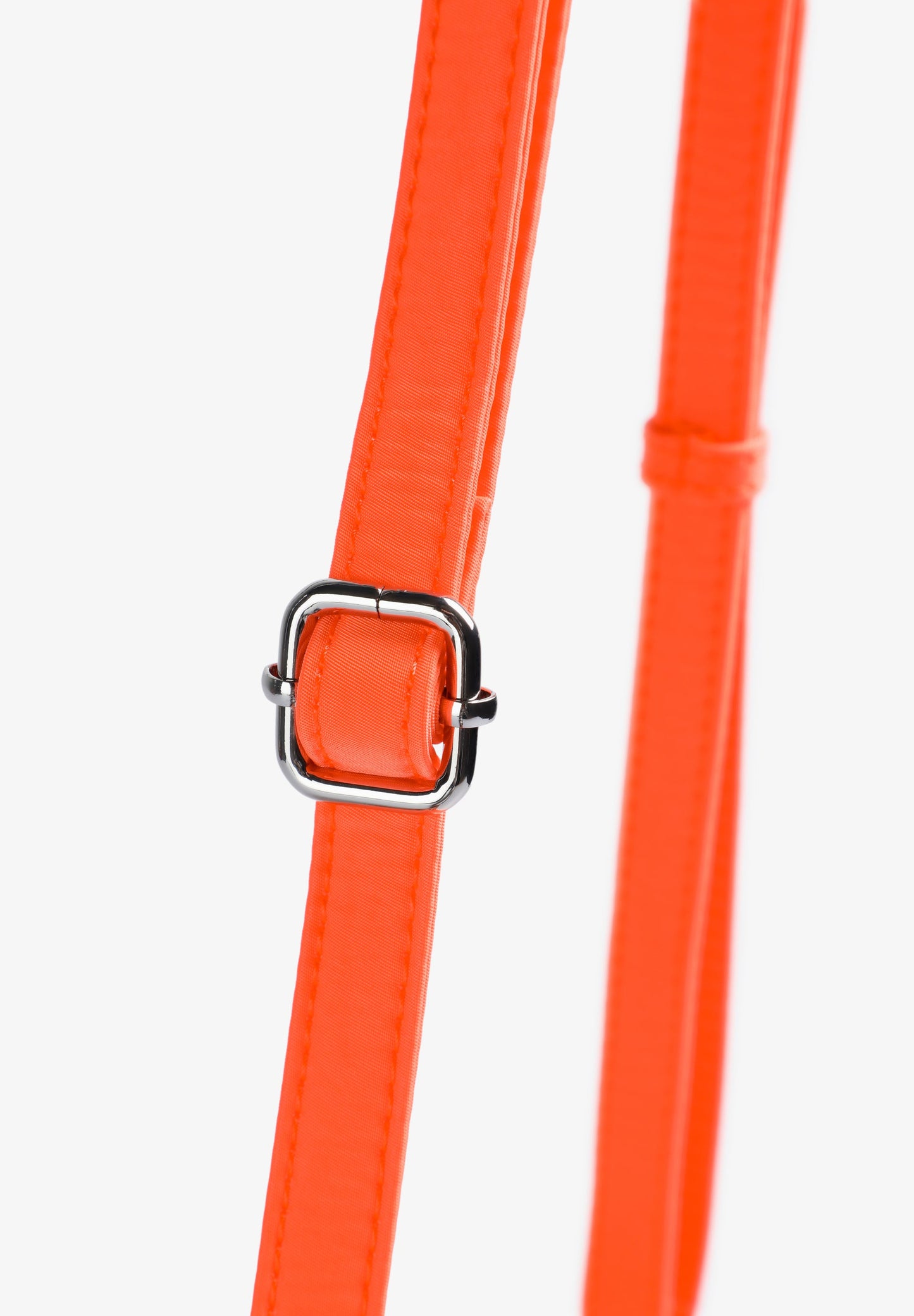 TASCHE MIT NEON-CHARM