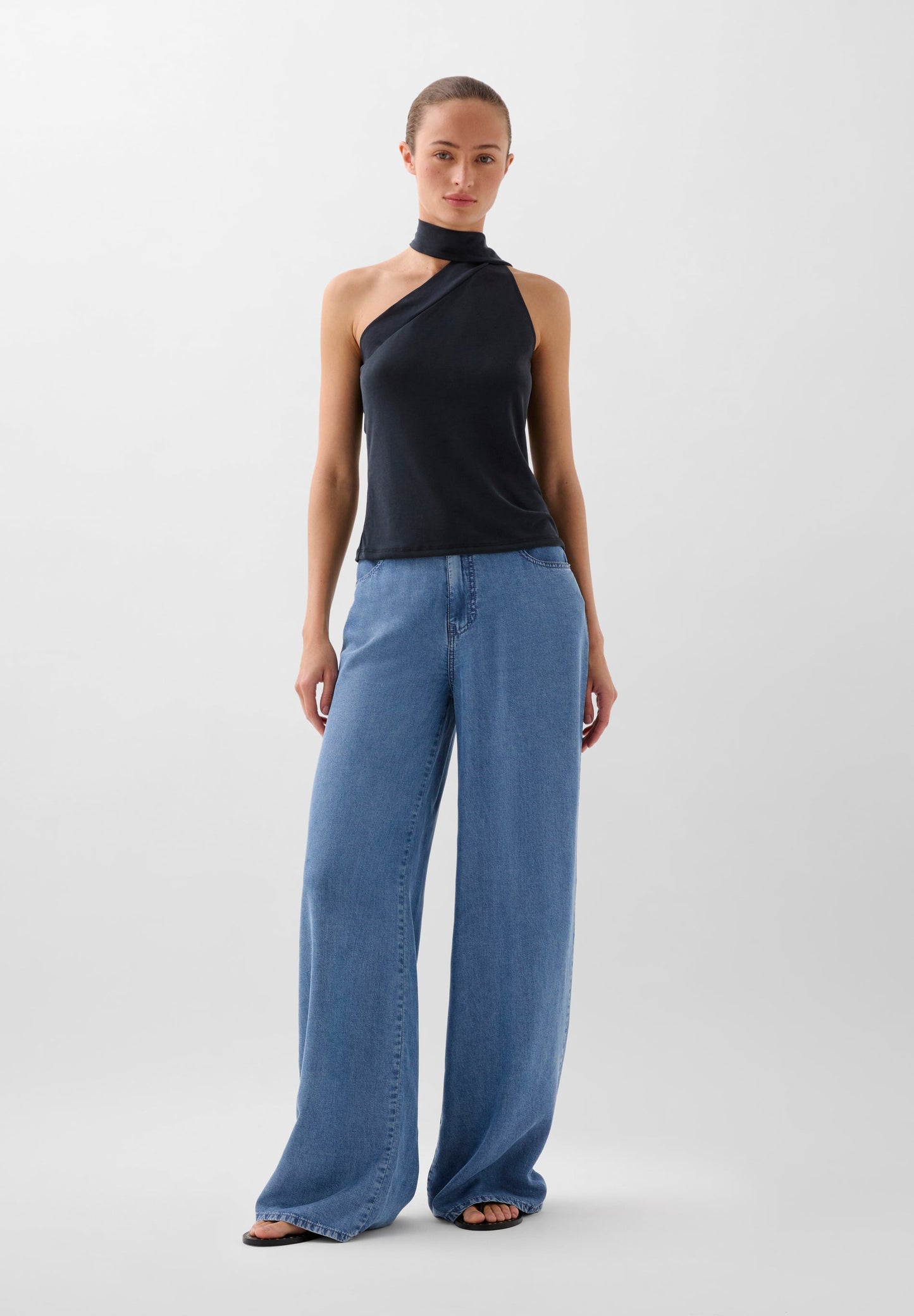 ASYMMETRISCHES TOP MIT KNOTEN