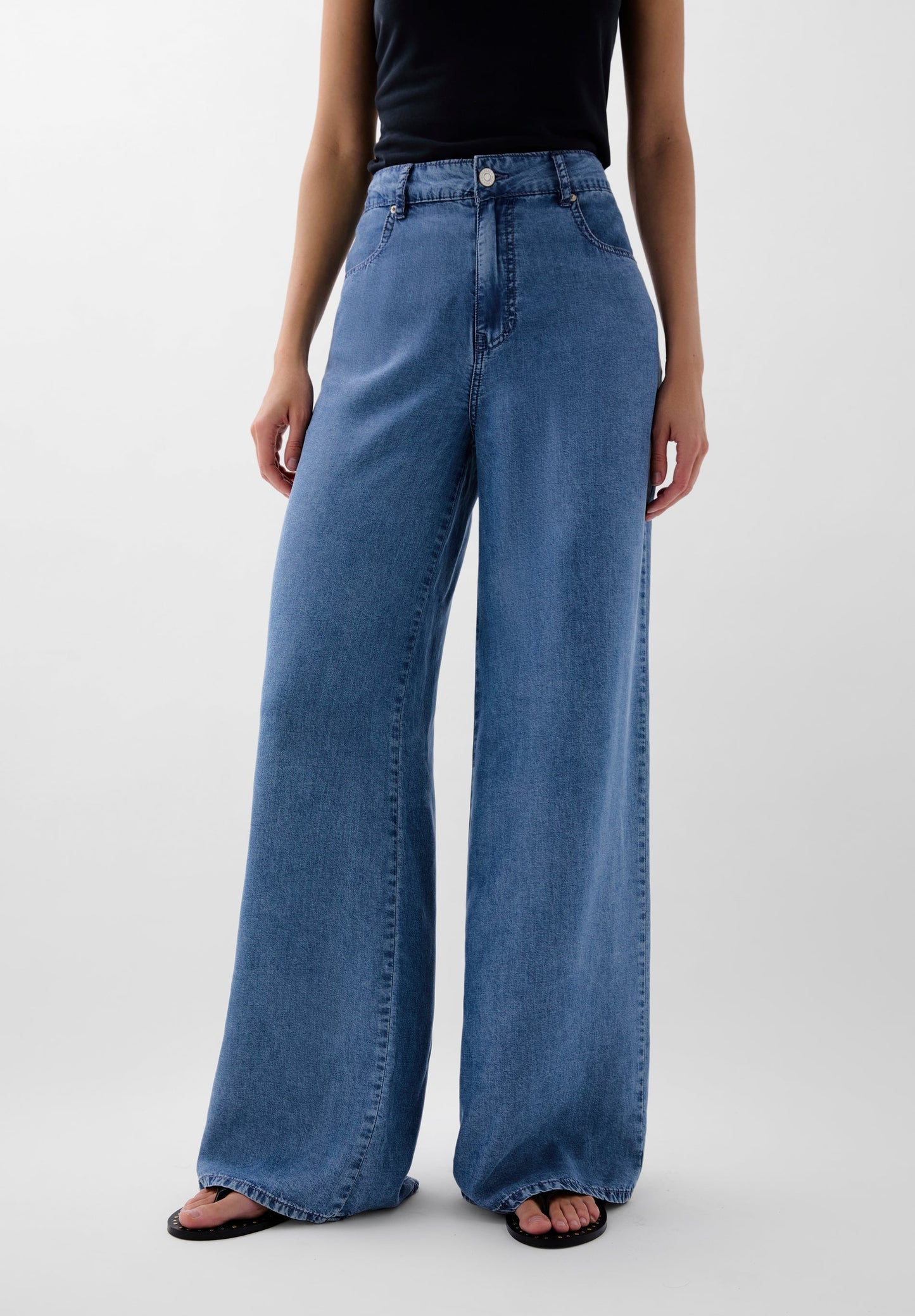 FLIESSENDE DENIMHOSE