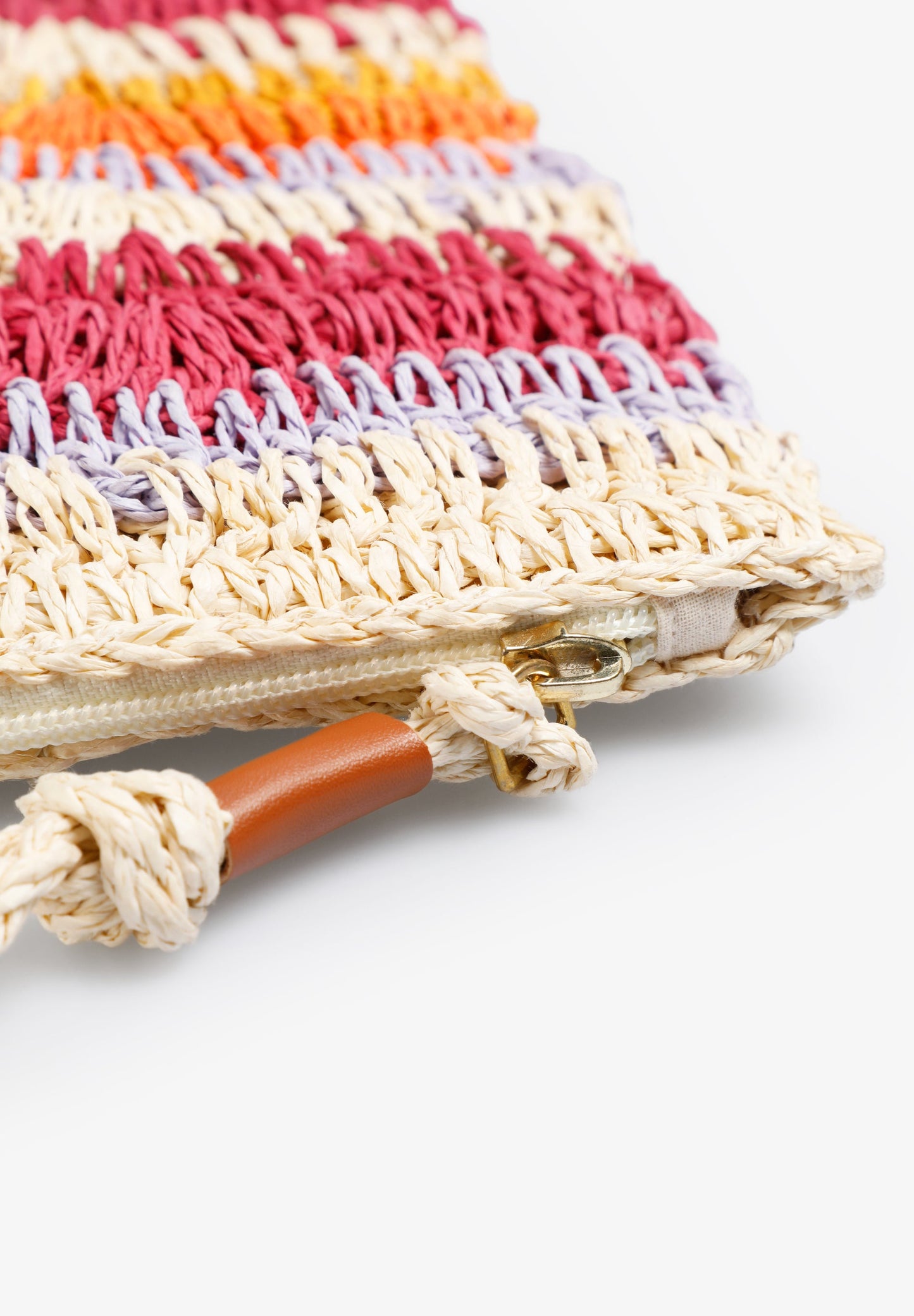 MEHRFARBIGE CLUTCH-TASCHE AUS RAPHIA