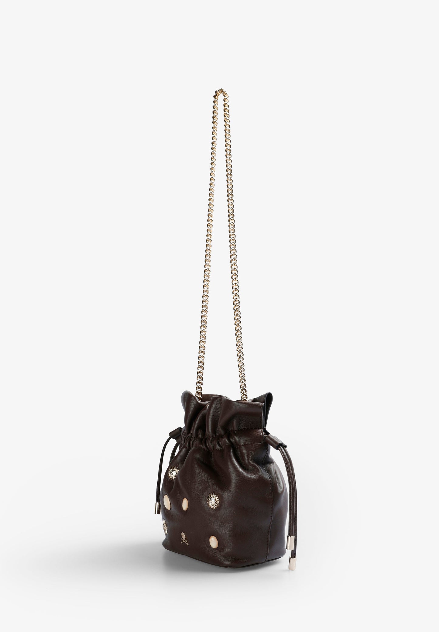 BEUTELTASCHE AUS LEDER MIT NIETEN