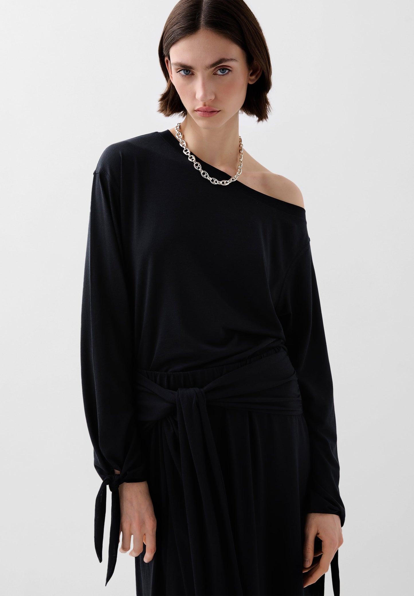 ASYMMETRISCHE BLUSE MIT SCHLEIFEN