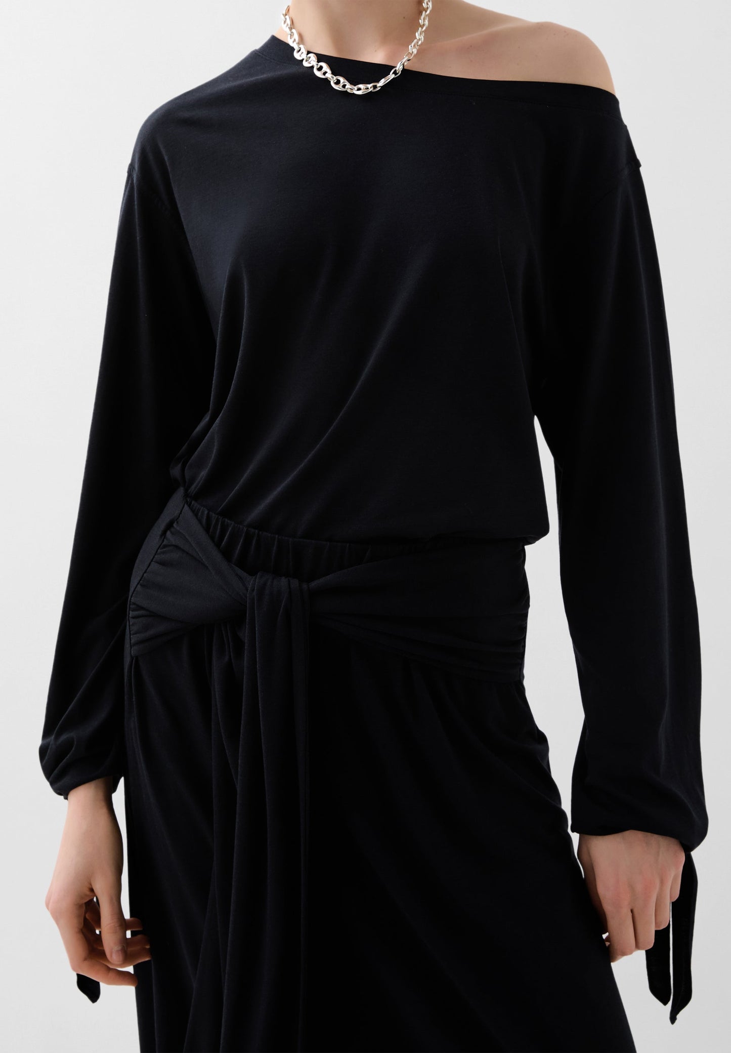 ASYMMETRISCHE BLUSE MIT SCHLEIFEN