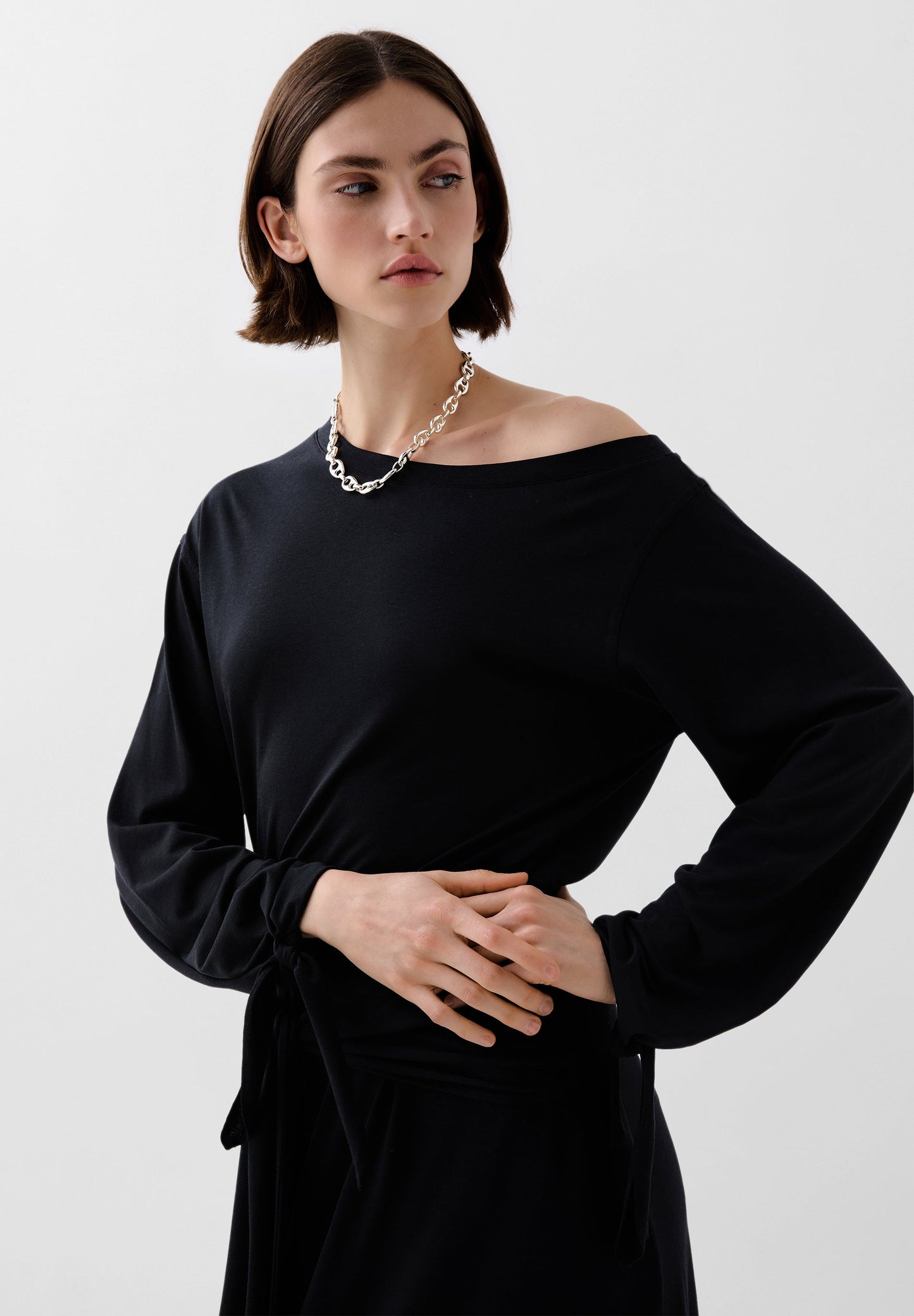 ASYMMETRISCHE BLUSE MIT SCHLEIFEN