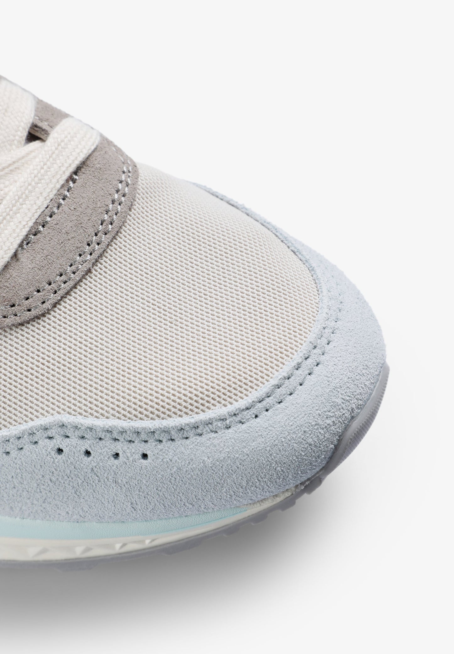 DREIFARBIGE SNEAKER AUS WILDLEDER
