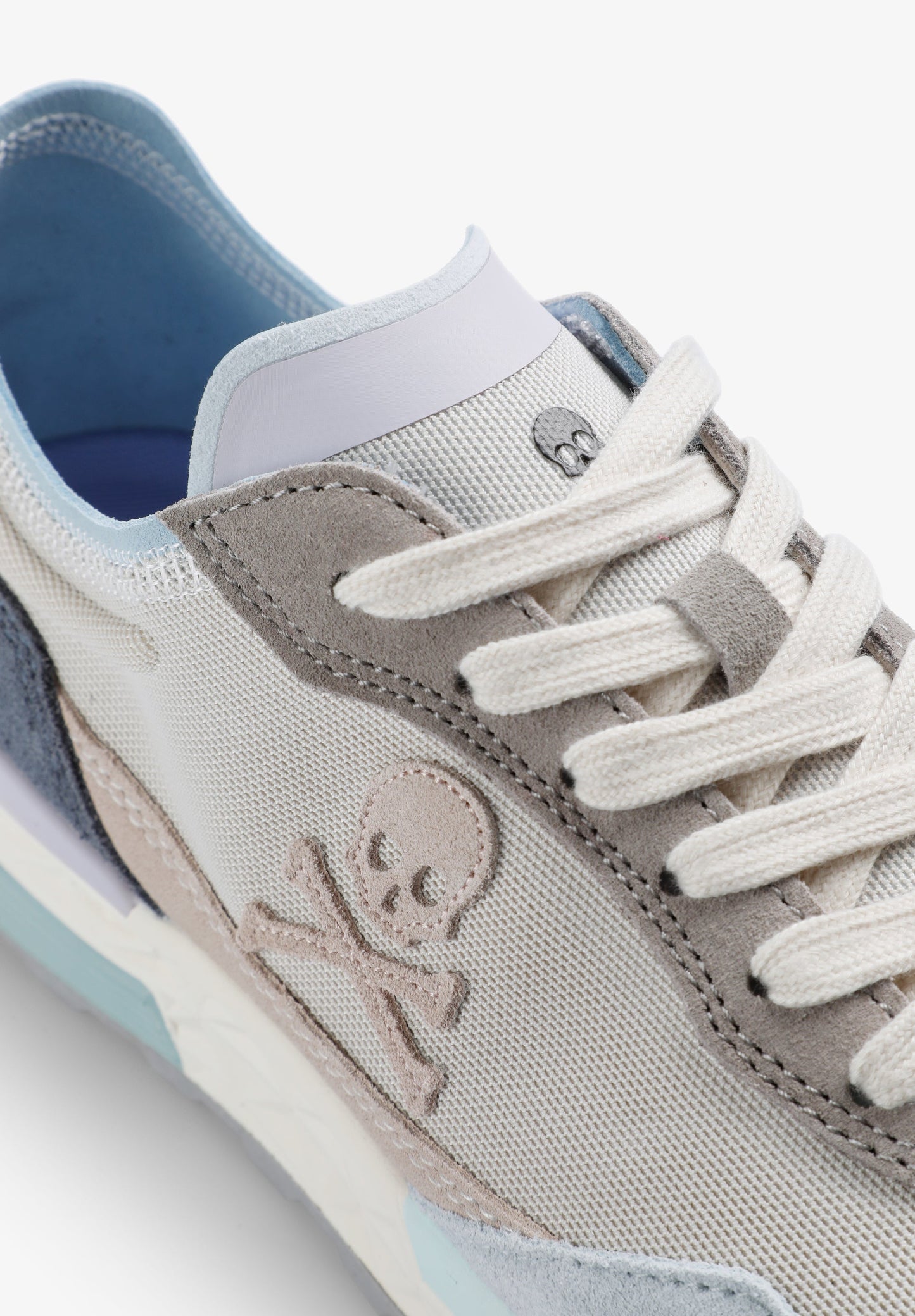 DREIFARBIGE SNEAKER AUS WILDLEDER