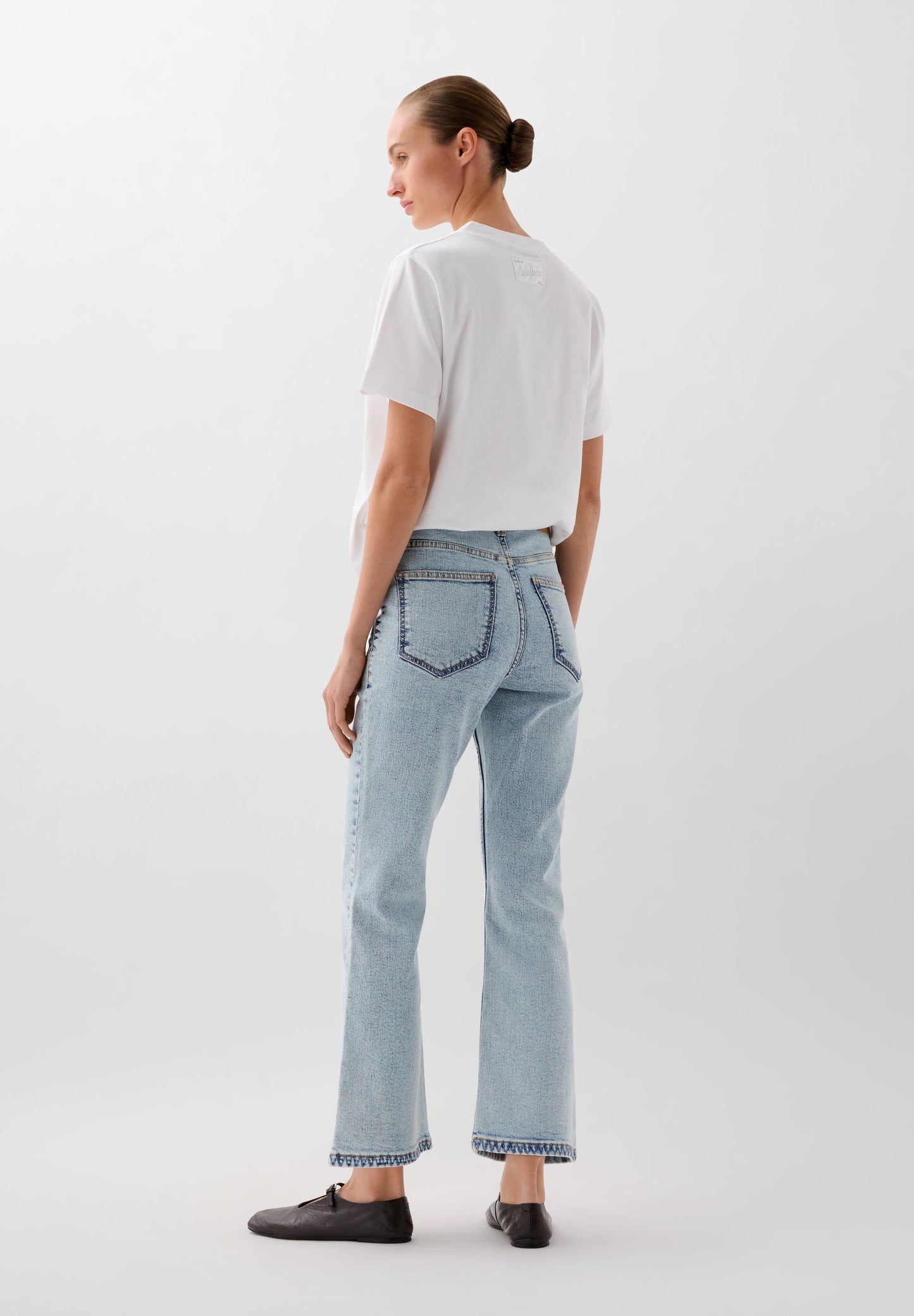 JEANS MIT HOHEM BUND
