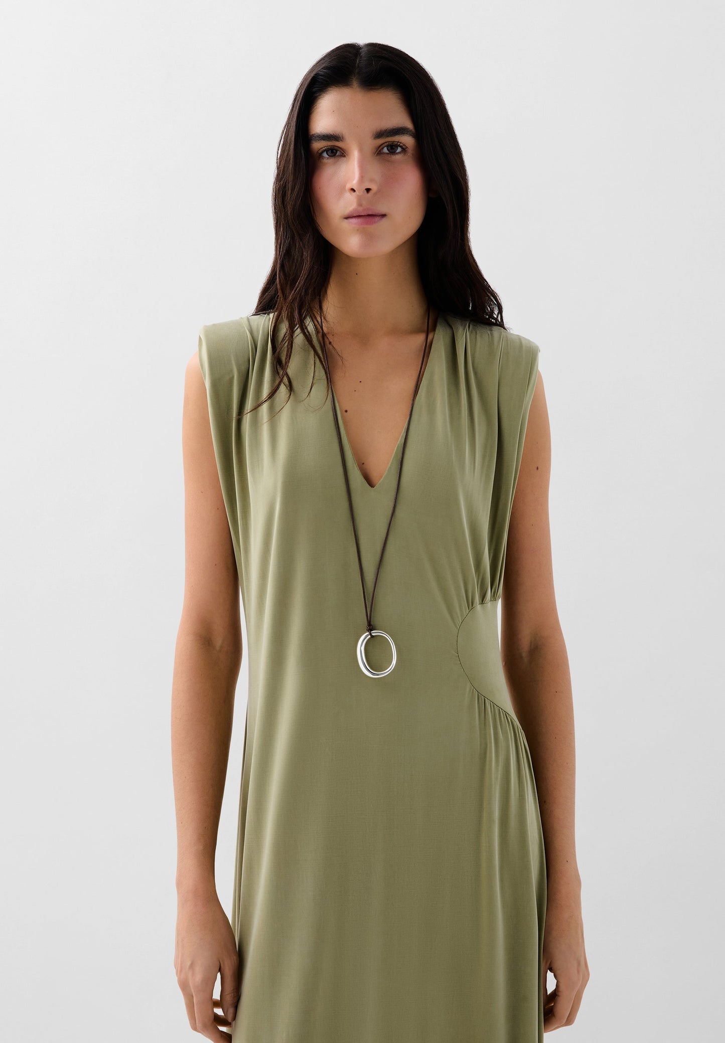 KLEID AUS CUPRO MIT DETAIL AM BUND