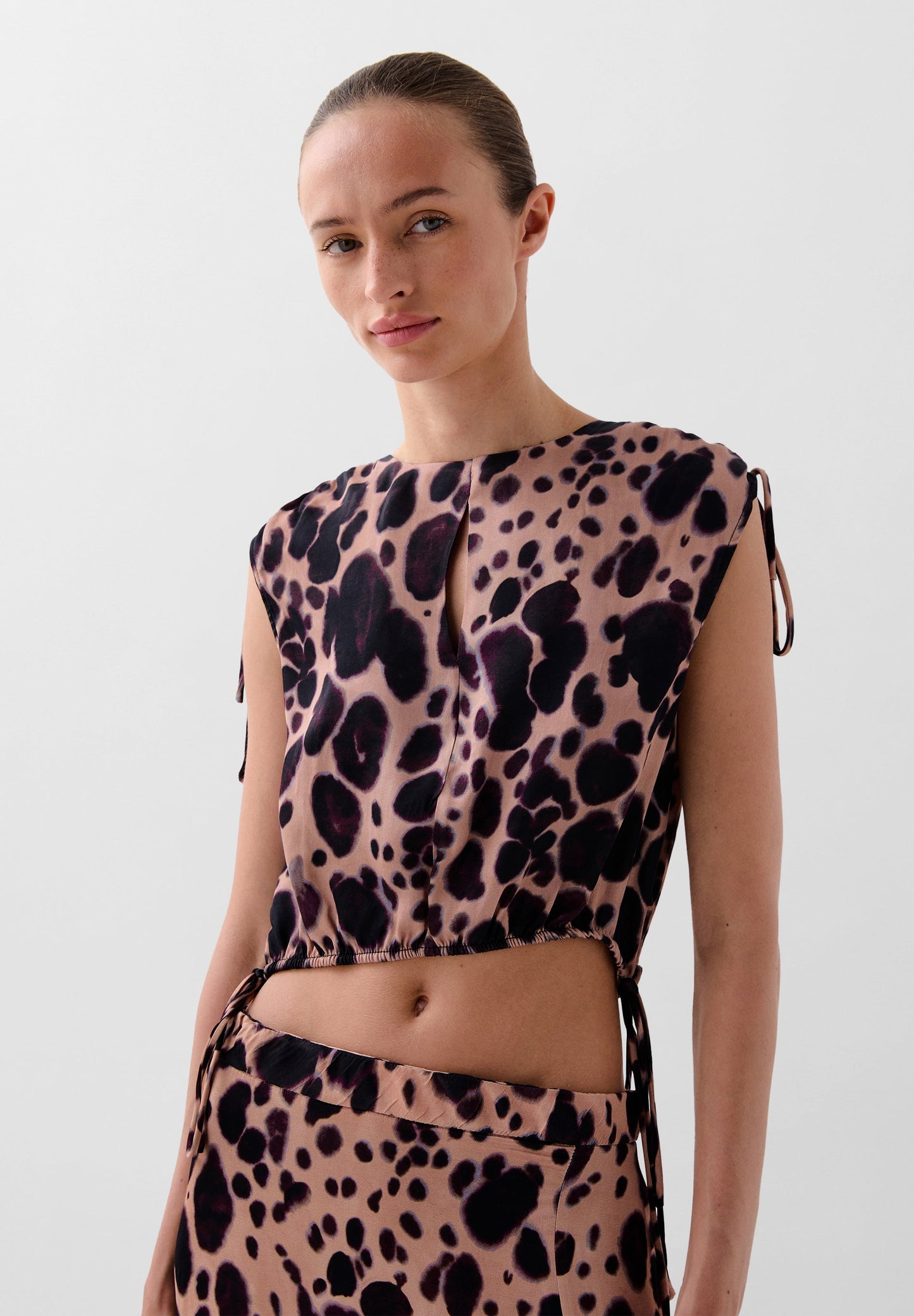 FLIESSENDES TOP MIT ANIMALPRINT