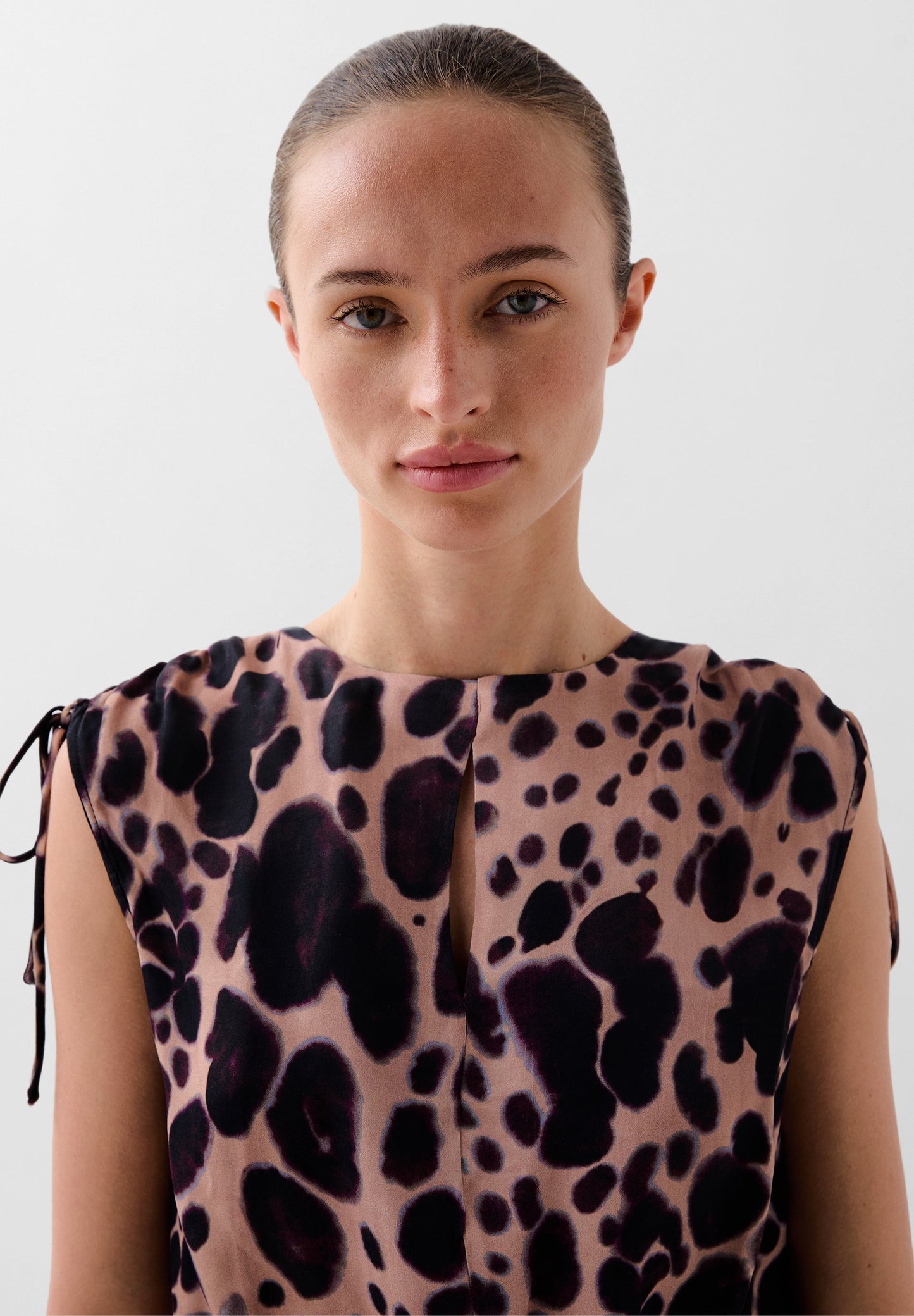 FLIESSENDES TOP MIT ANIMALPRINT