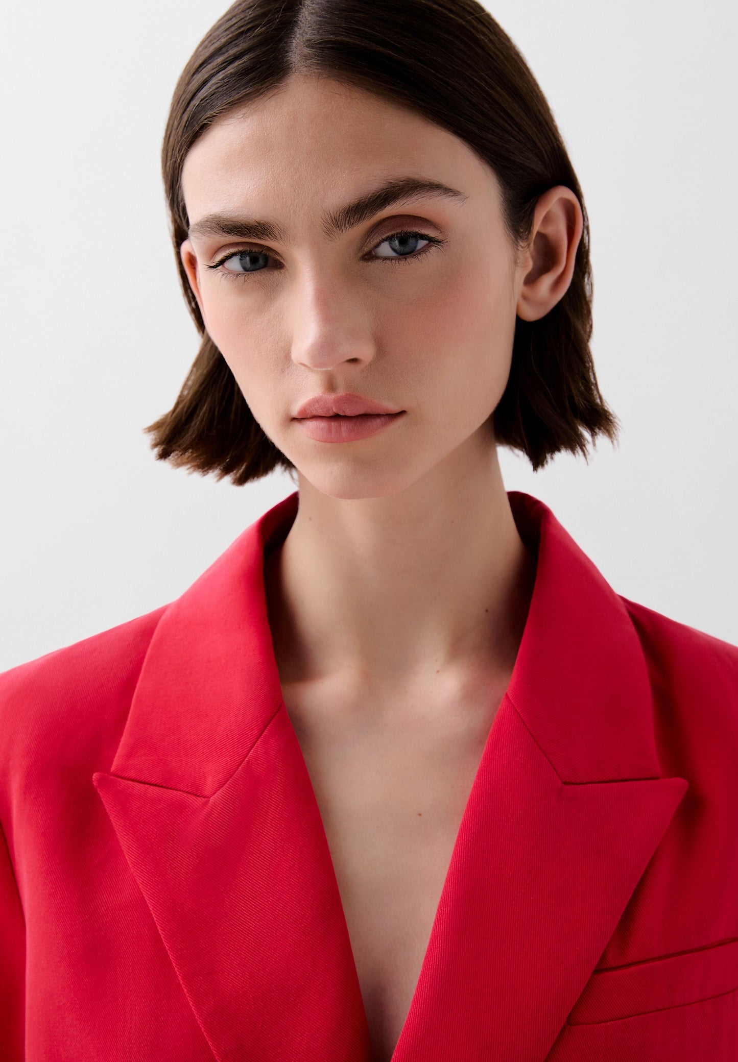 DOBBELREIHIGER BLAZER IN FLIESSENDEM GEWEBE