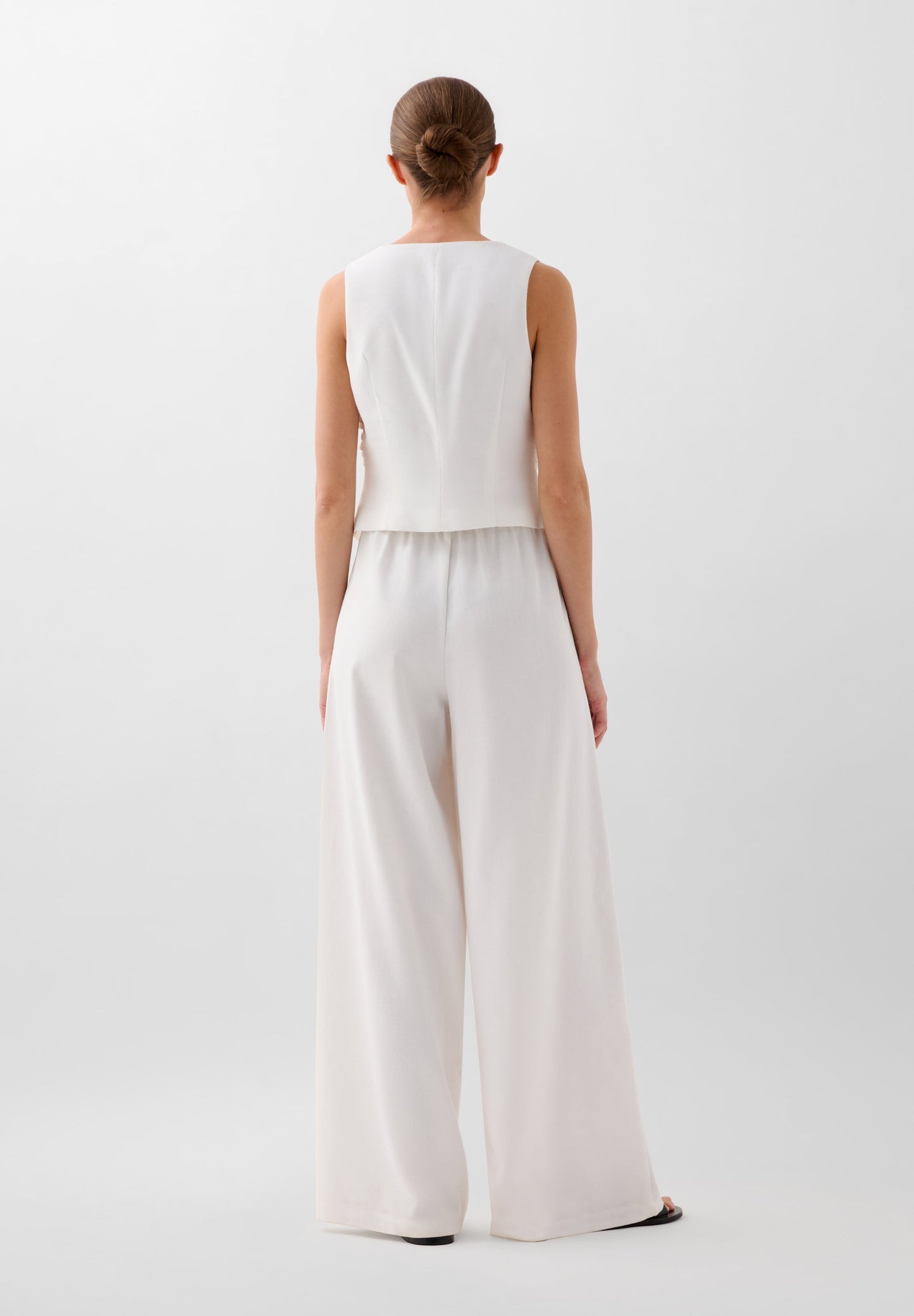 FLIESSENDE HOSE AUS LEINEN
