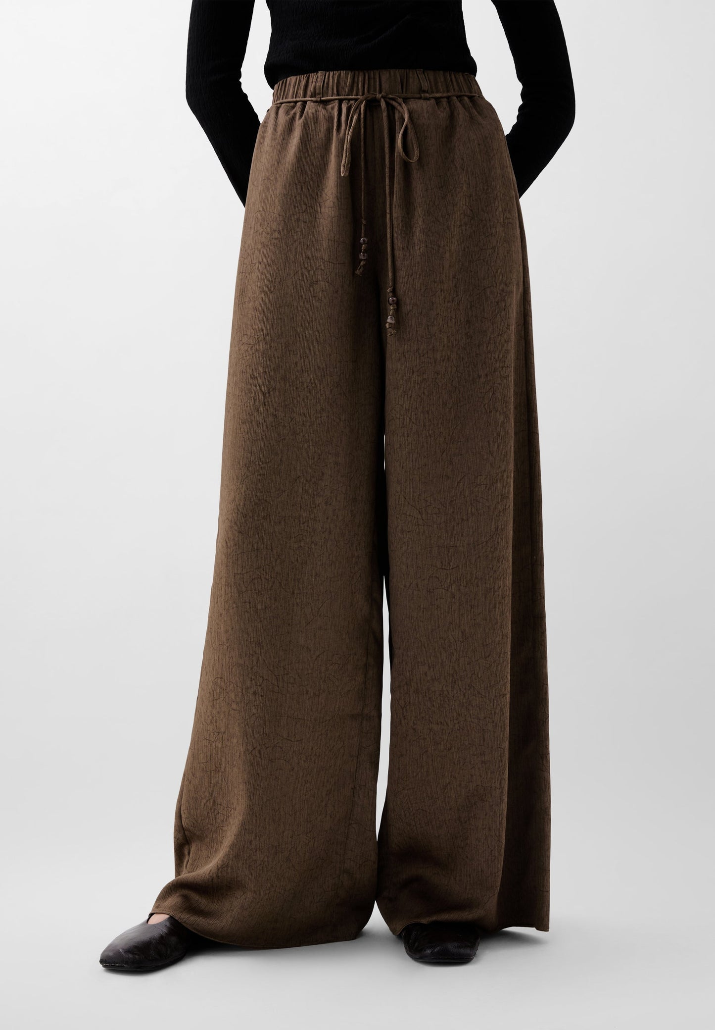 FLIESSENDE HOSE MIT KORDEL