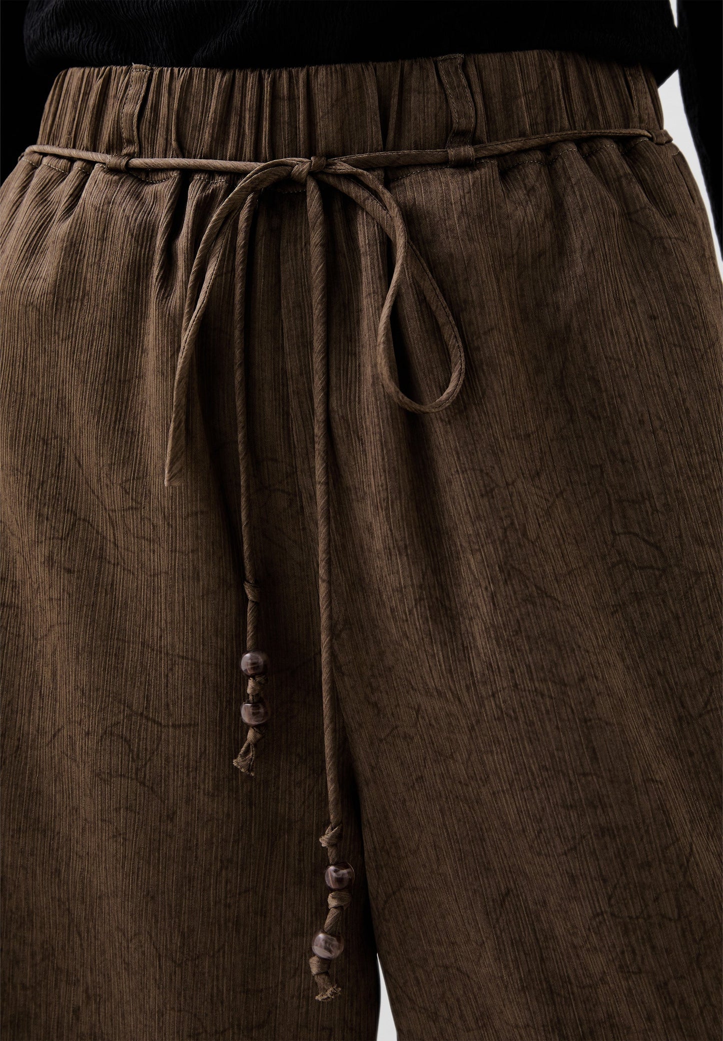 FLIESSENDE HOSE MIT KORDEL