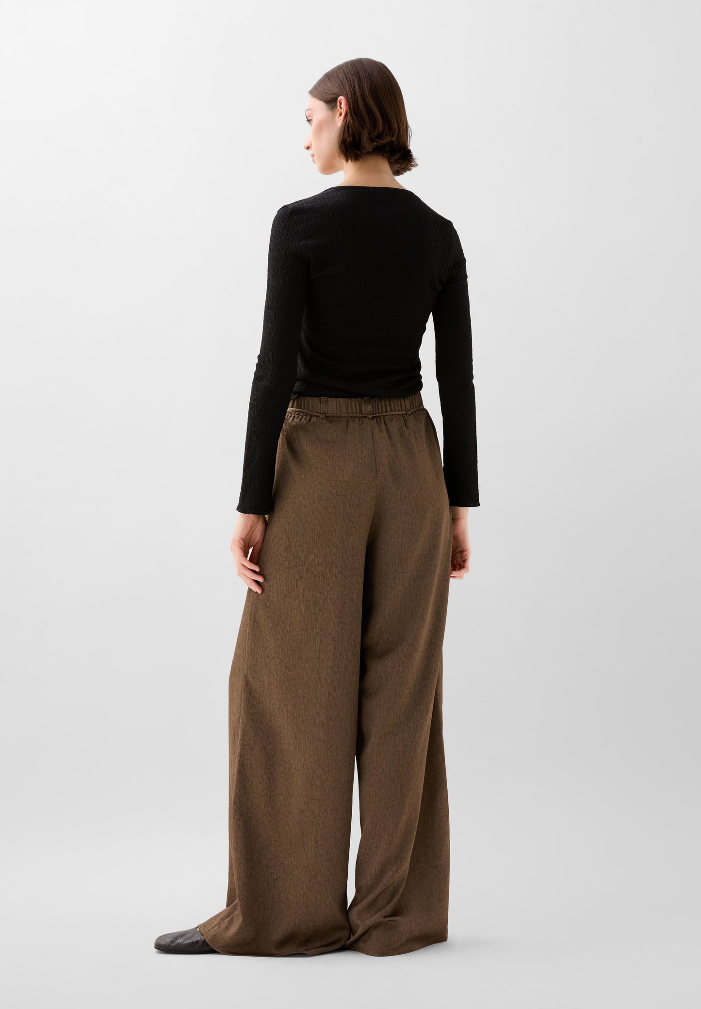FLIESSENDE HOSE MIT KORDEL