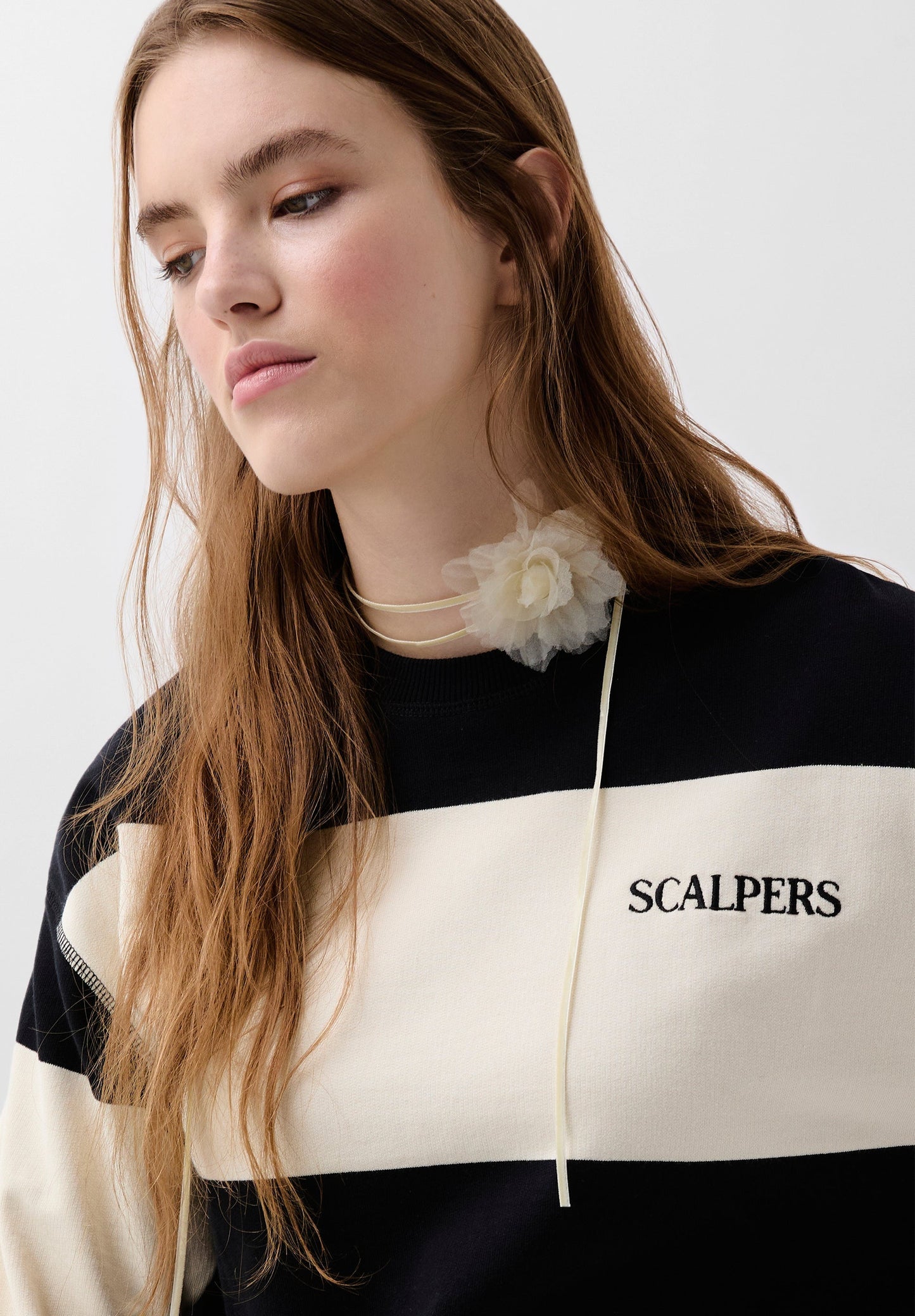 GESTREIFTES SWEATSHIRT MIT LOGO-STICKEREI