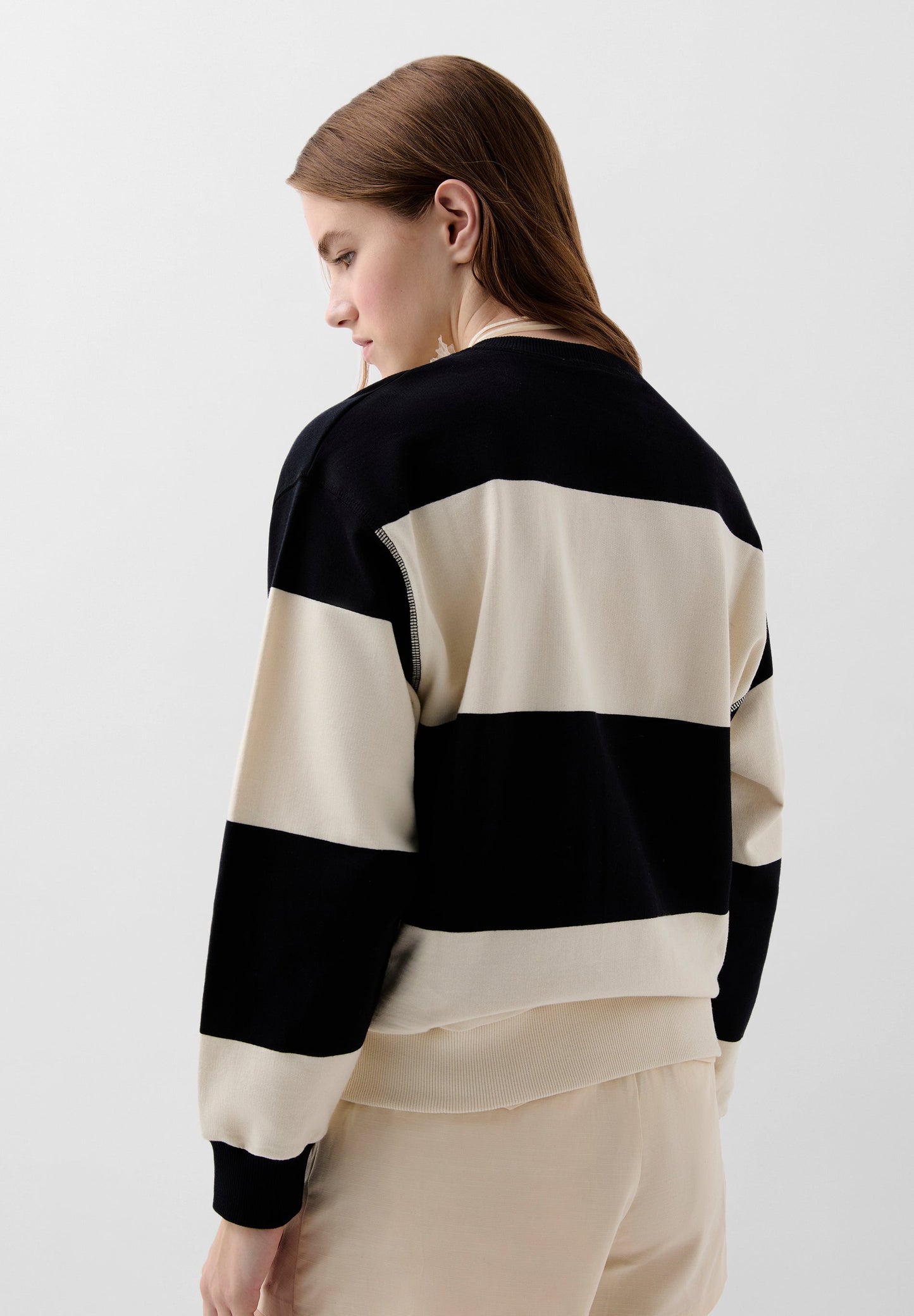GESTREIFTES SWEATSHIRT MIT LOGO-STICKEREI