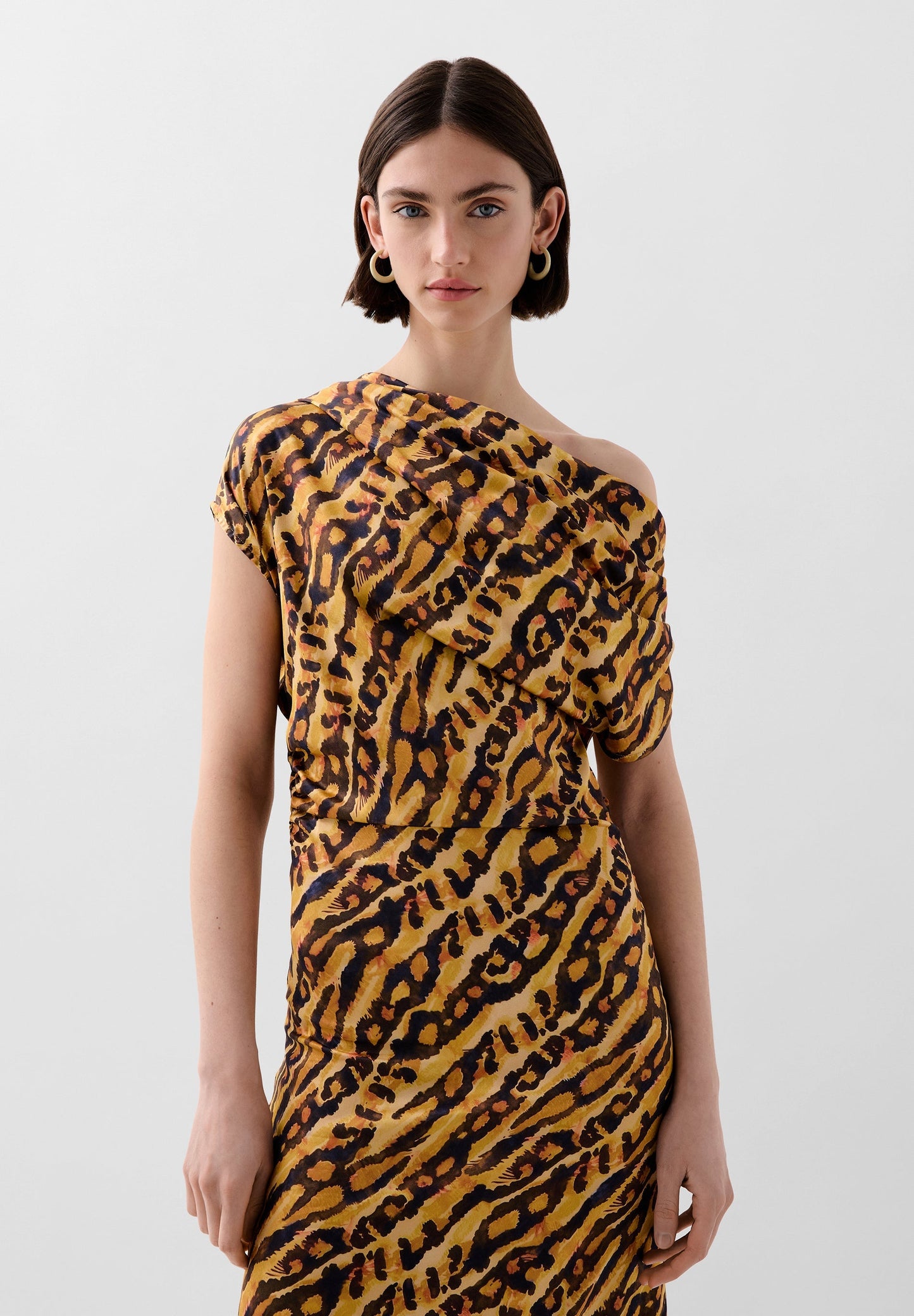 SATINIERTES KLEID MIT ANIMALPRINT