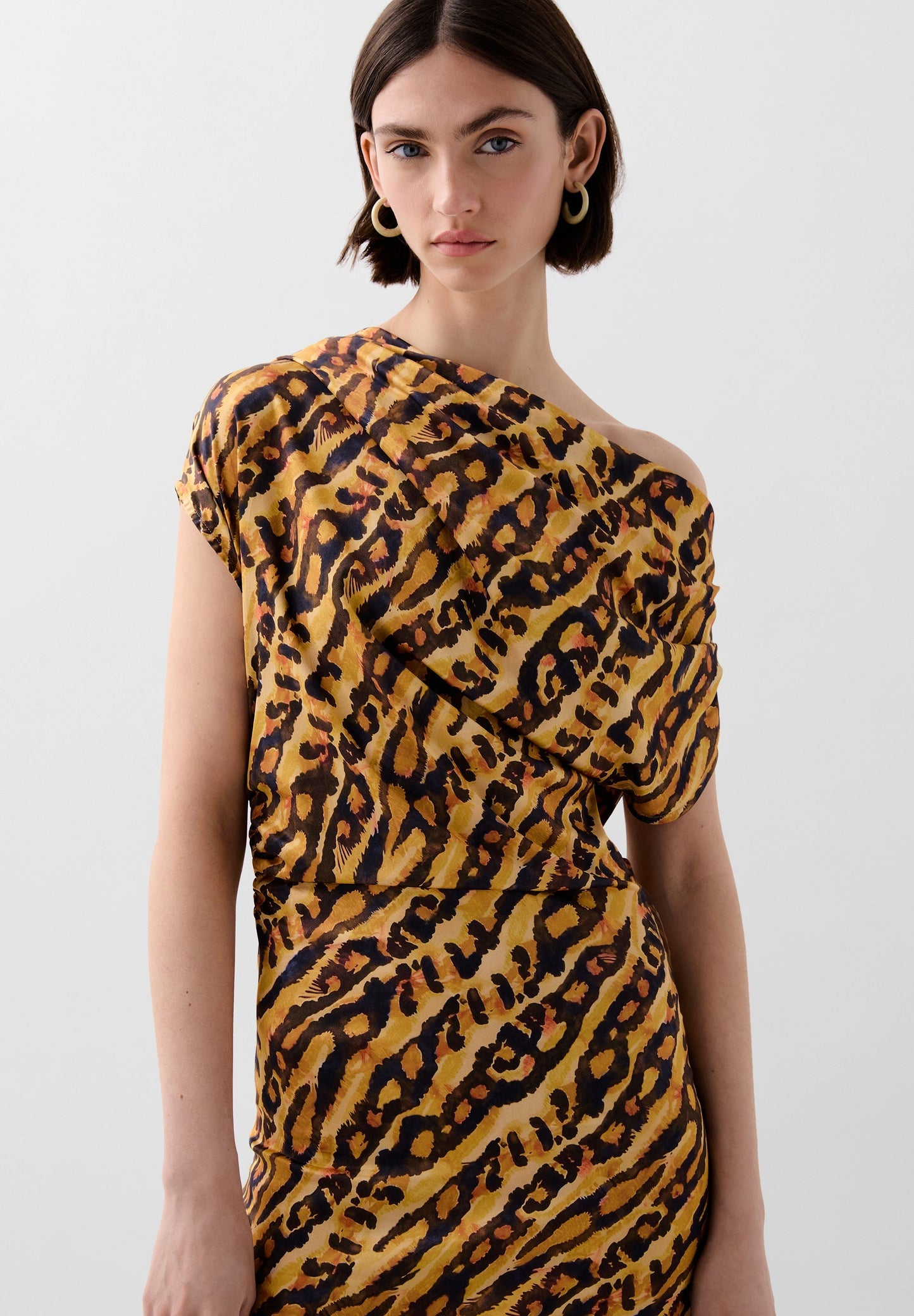 SATINIERTES KLEID MIT ANIMALPRINT