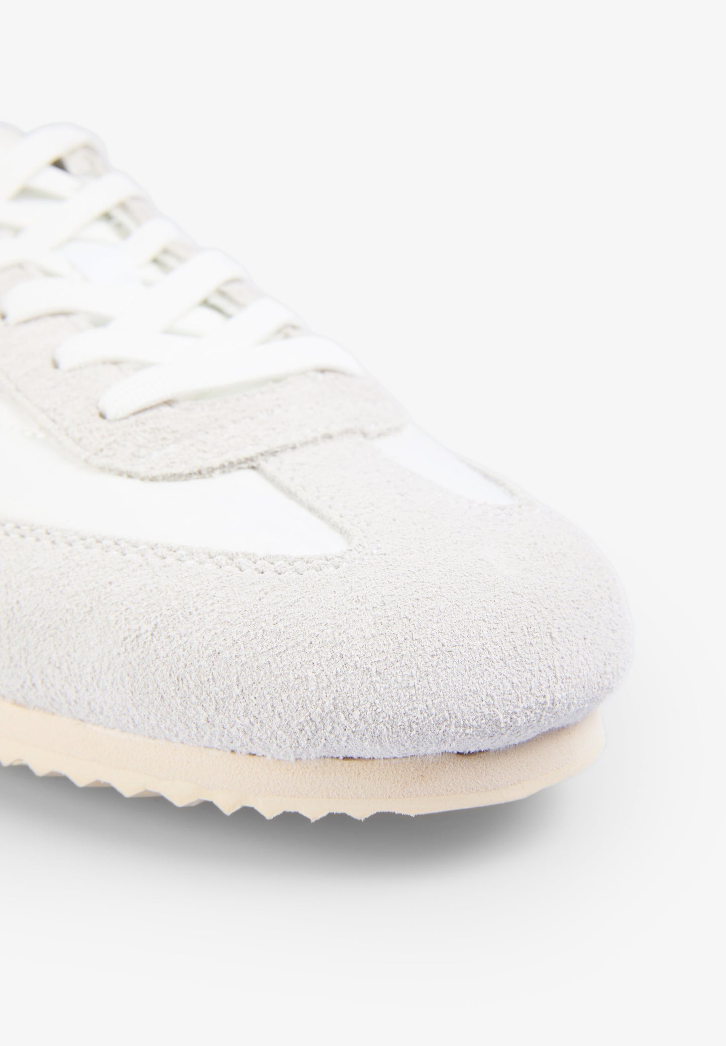 SNEAKER IM RETRO-STIL