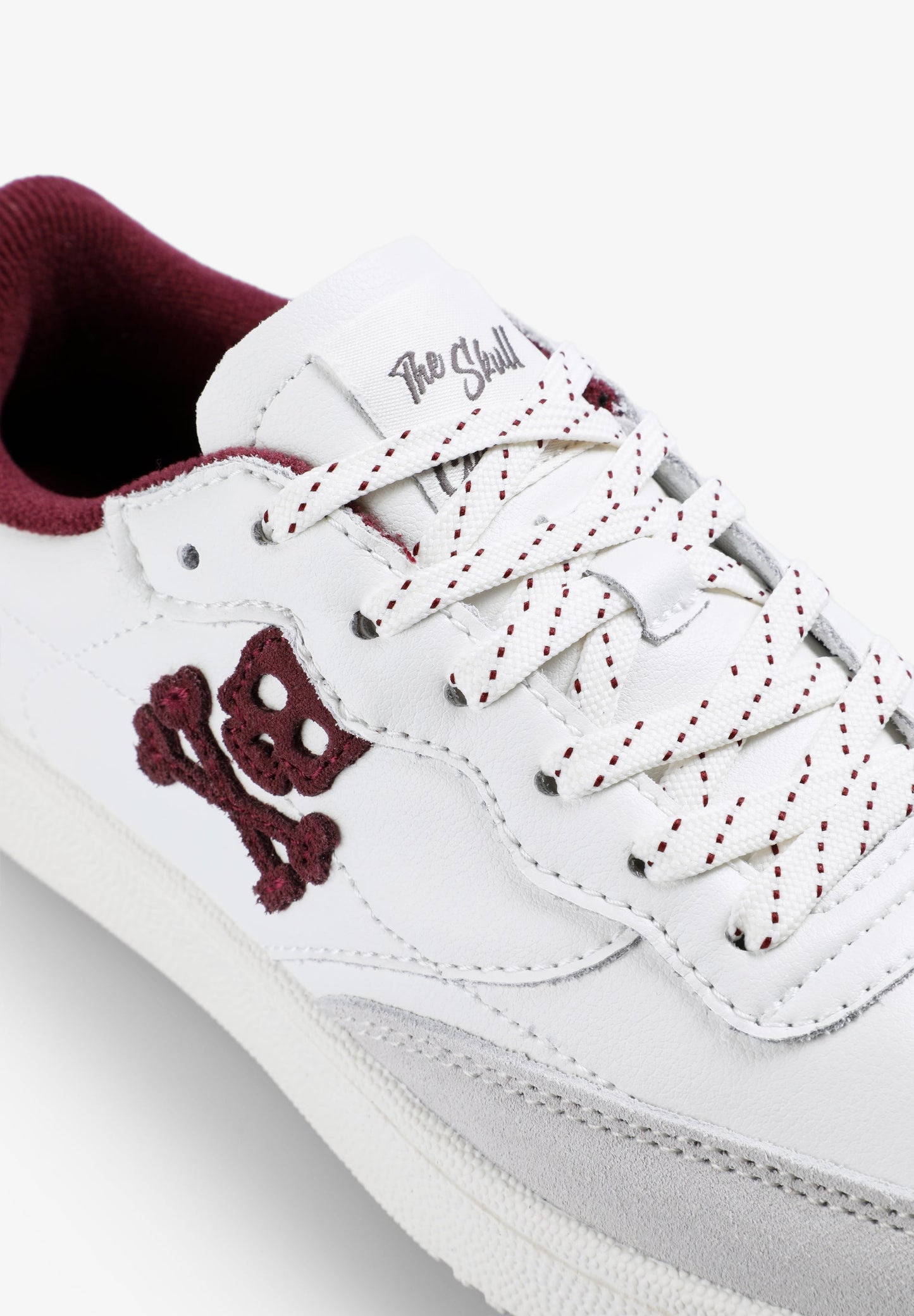 LEDERSNEAKER MIT KONTRASTFARBE