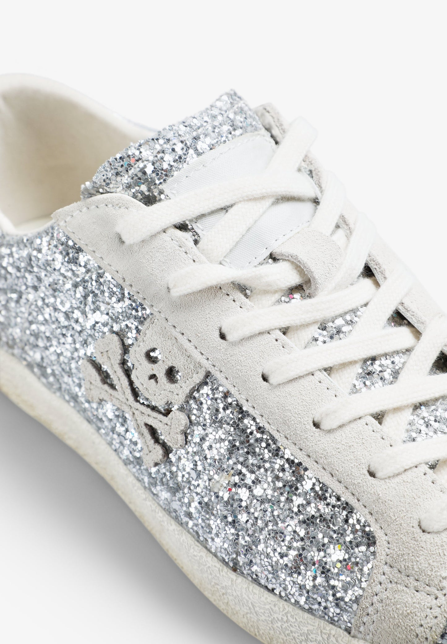 NIEDRIGE SNEAKER MIT TOTENKOPF