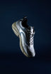SILBERFARBENE RUNNER SNEAKER