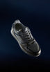 SNEAKER MIT FARBLICH ABGESETZTEM TOTENKOPF