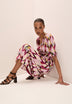 KLEID MIT PRINT UND RAFFUNGEN