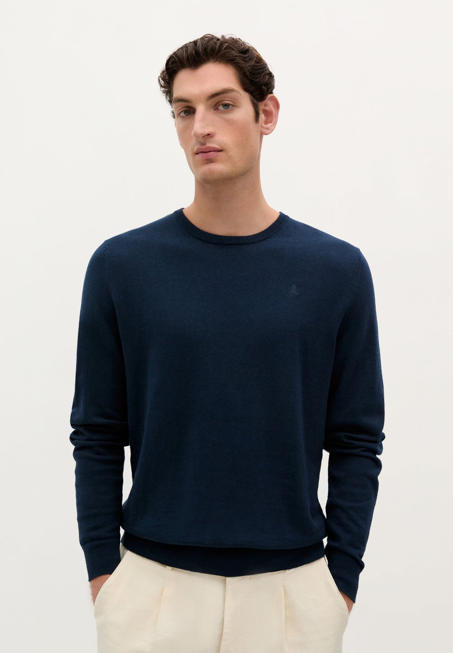 PULLOVER MIT RUNDAUSSCHNITT UND TOTENKOPF